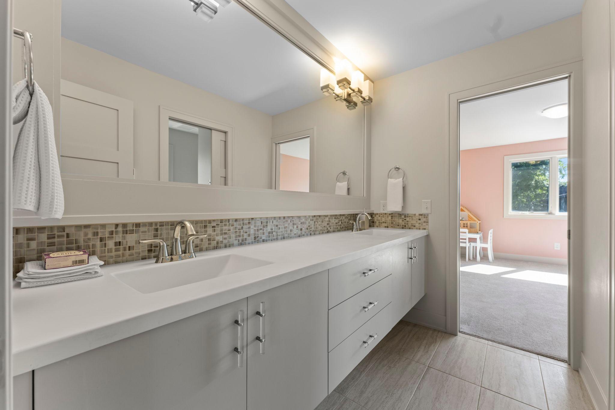 70-web-or-mls-115 Brunswick Ave N-189.jpg
