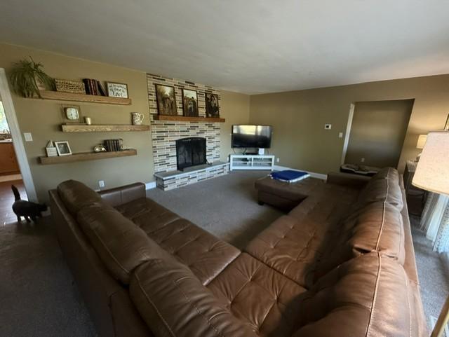 Living room w/fireplace