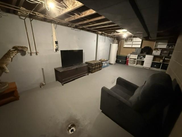 HUGE storage area or Rec room