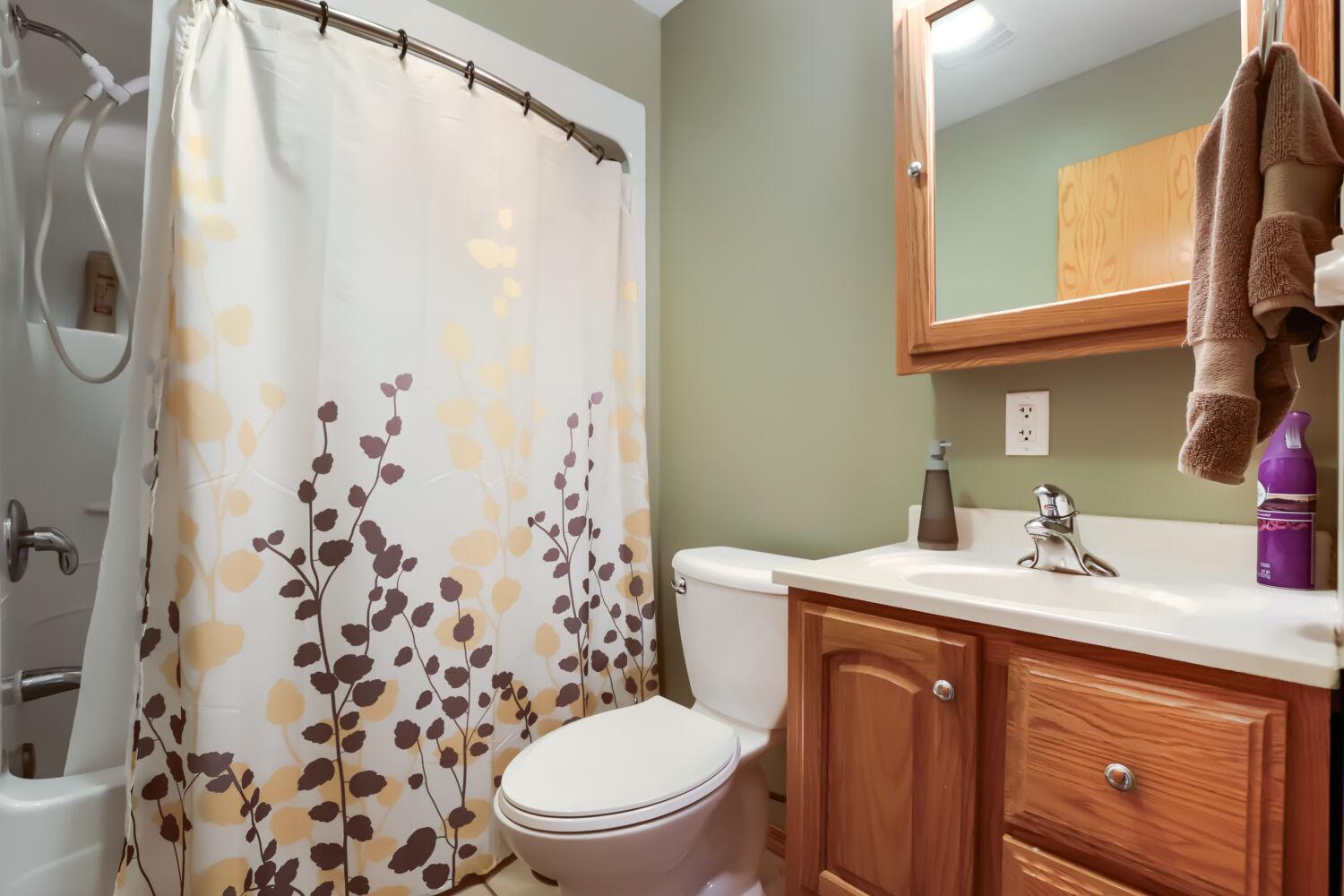 7944 Highland Drive - Web Quality - 028 - 22 Bathroom.jpg