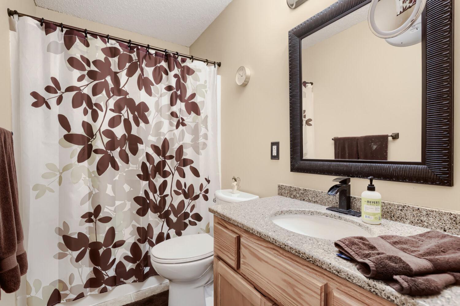 7944 Highland Drive - Web Quality - 026 - 20 Bathroom.jpg