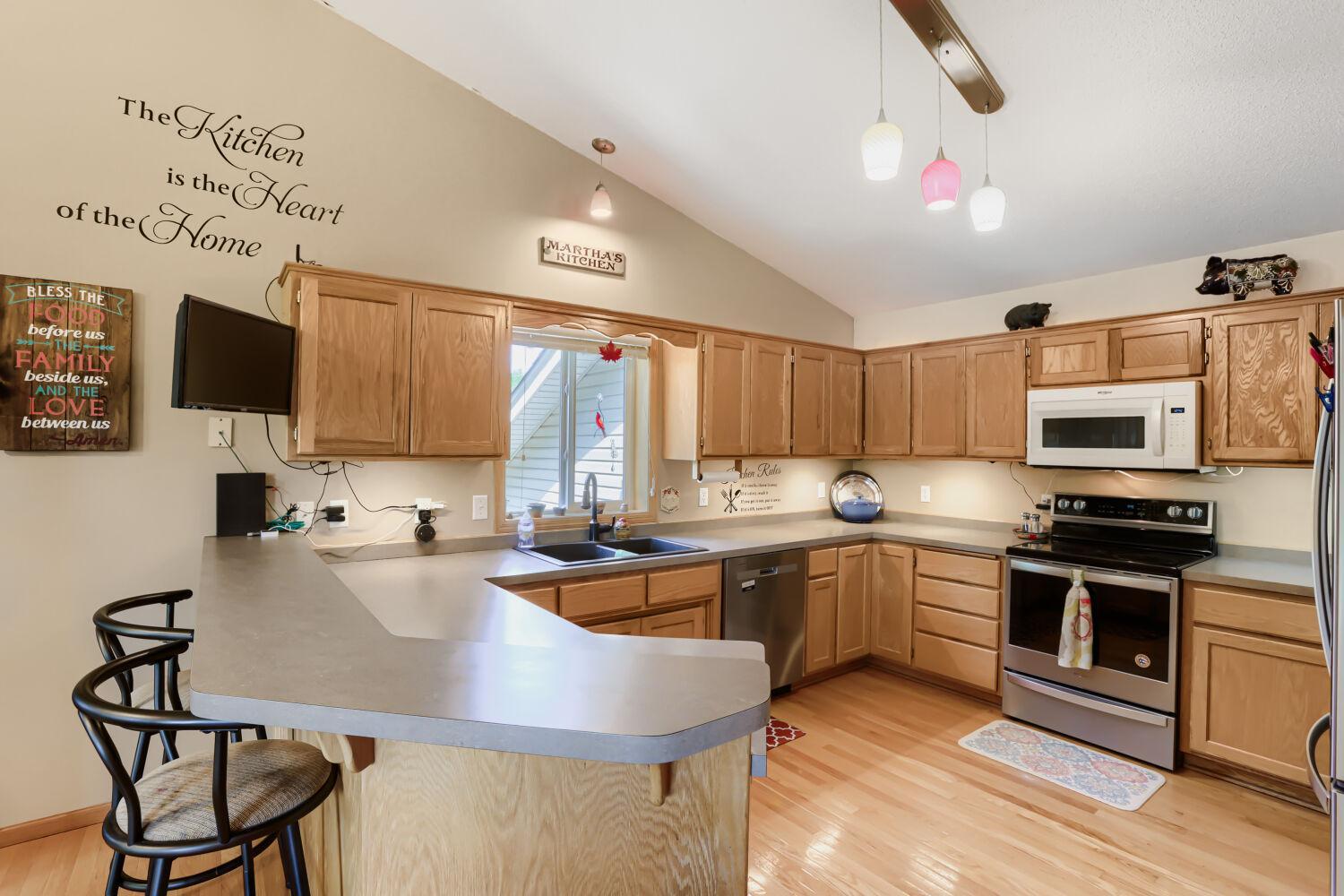 7944 Highland Drive - Web Quality - 017 - 11 Kitchen.jpg