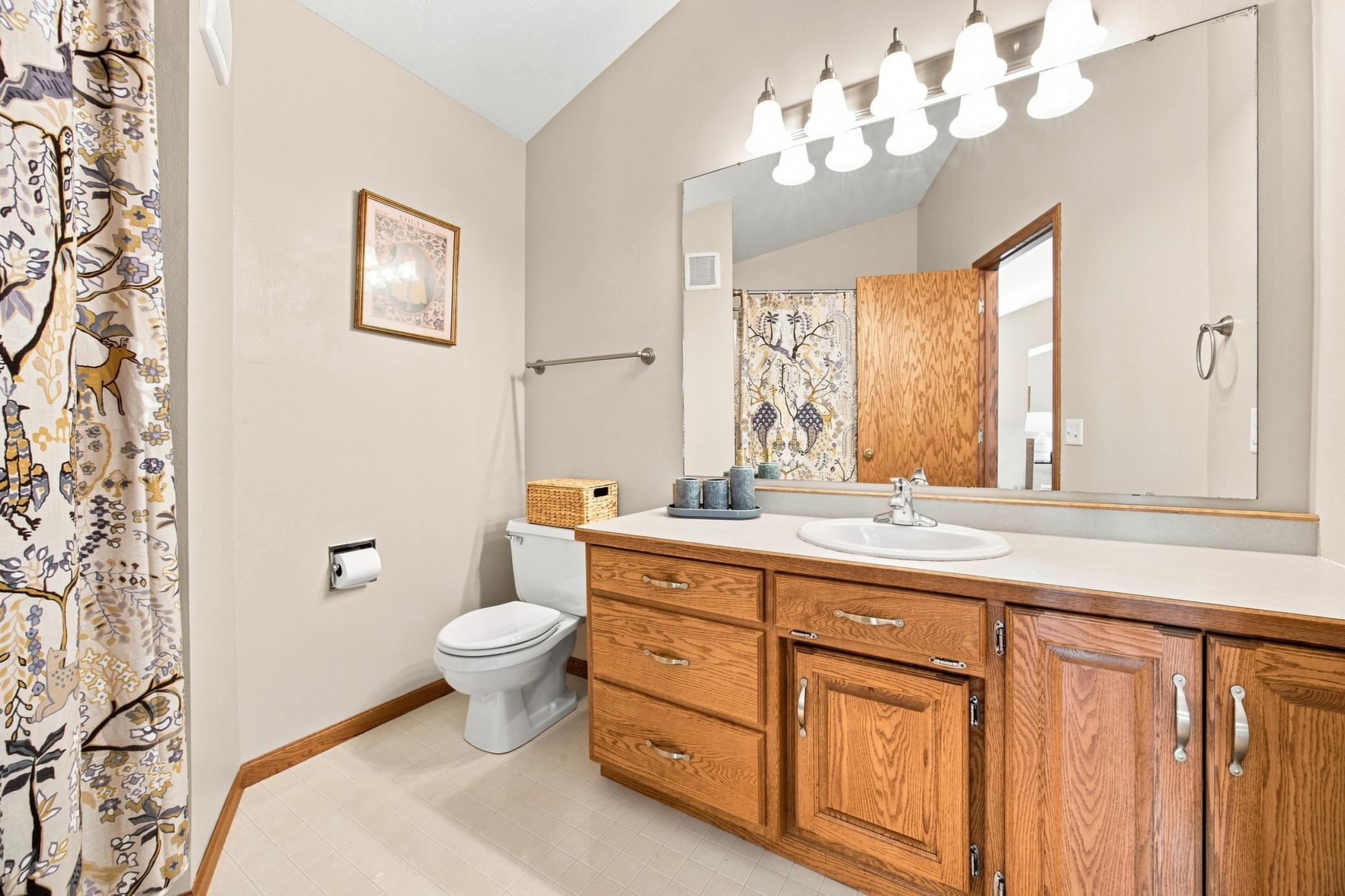Full Bathroom