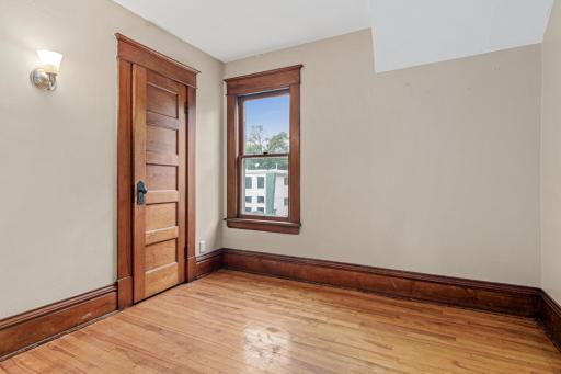 1070 Minnehaha Avenue E, Saint Paul, MN 55106