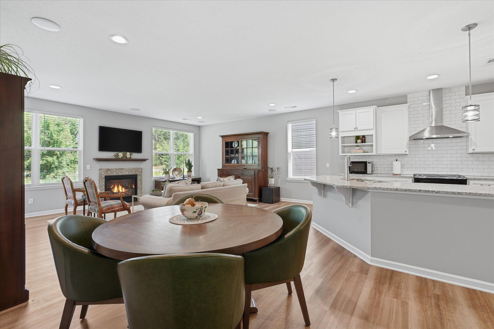 Can add stools to Center Island