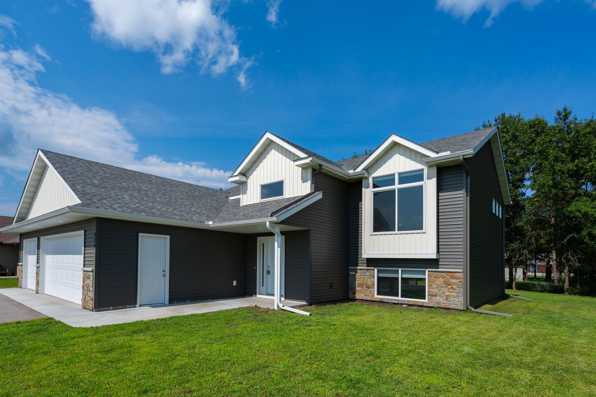 20260818_370_29thAveSE_St.Cloud_Exterior_3.jpg