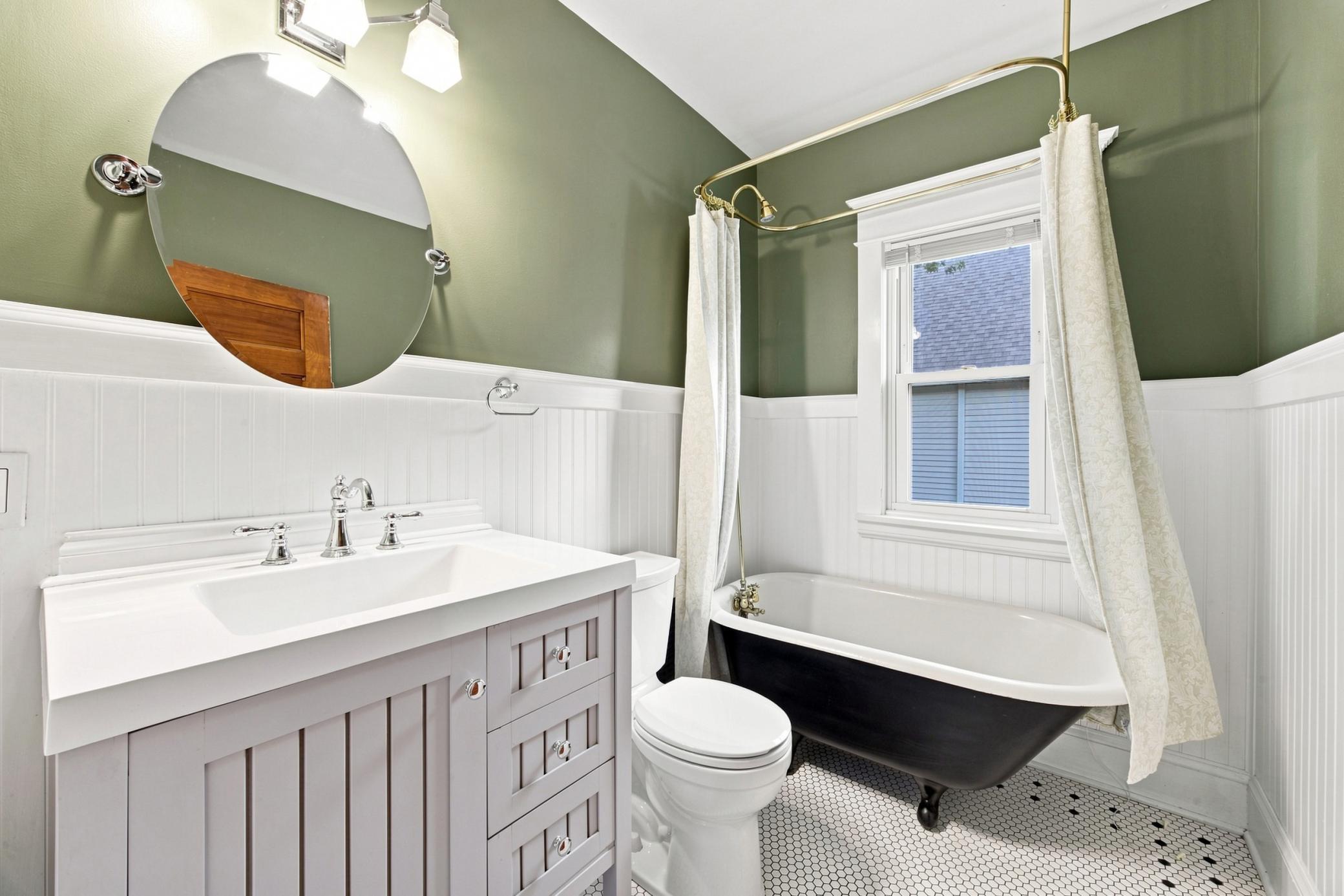 Full Bathroom