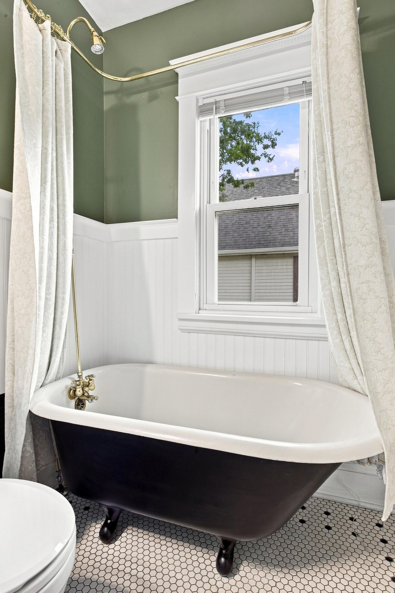 Full Bathroom