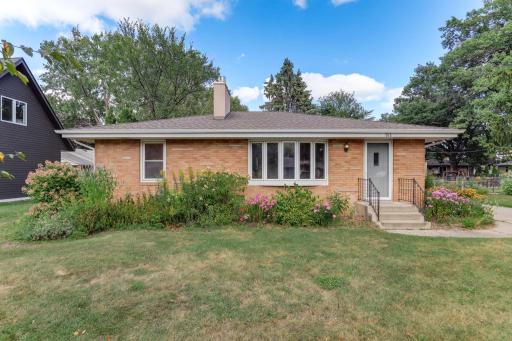 Photo for 785 Grandview Avenue W, Roseville, MN 55113 - listing #7129424 785 Grandview Avenue W, Roseville, MN 55113