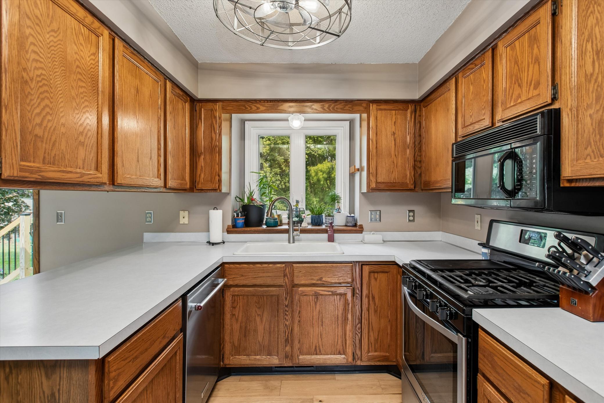 Great cabinet space in kitchen