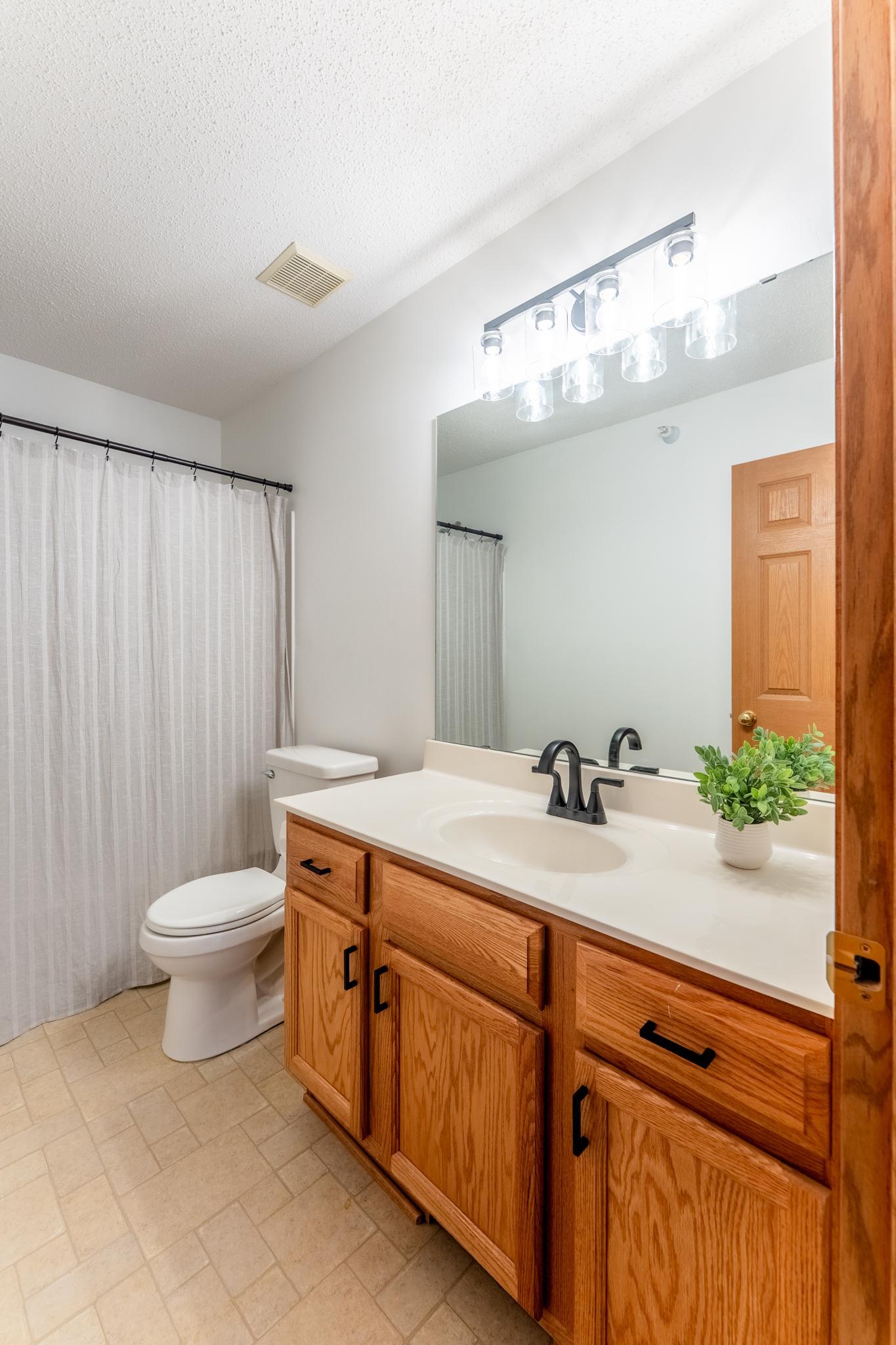Full bath on 2nd level