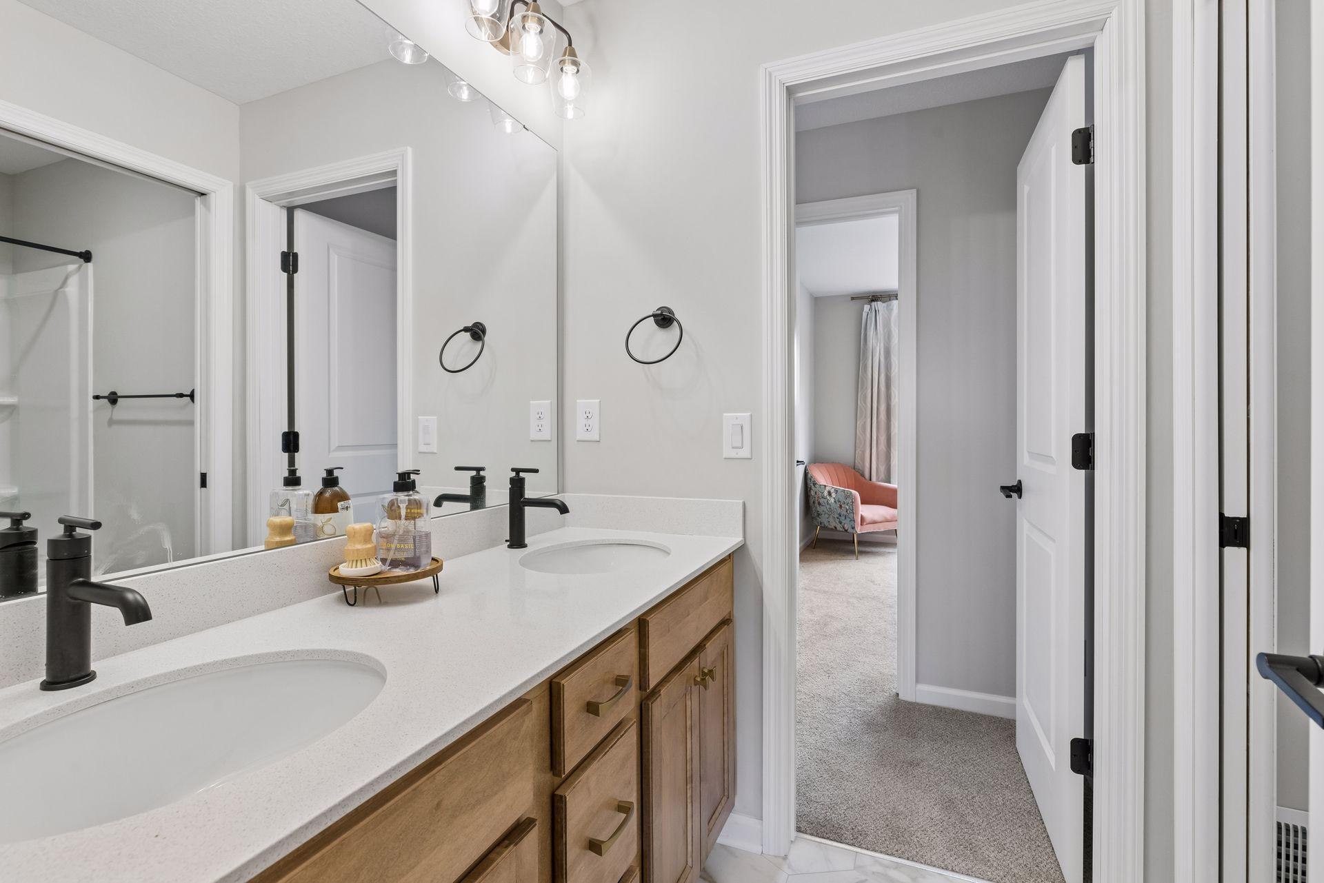 Upper level - full bathroom