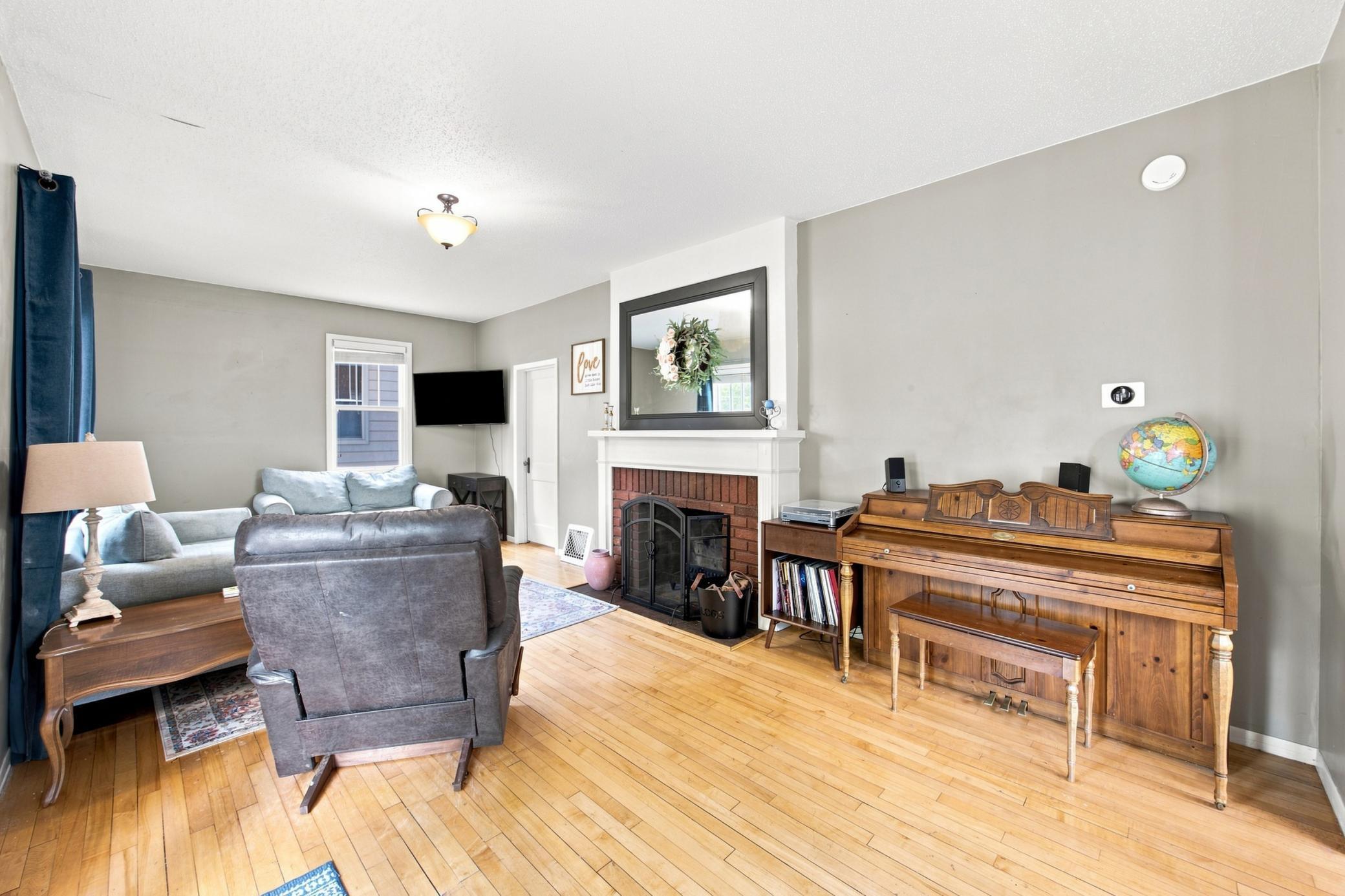 Living Room.jpg