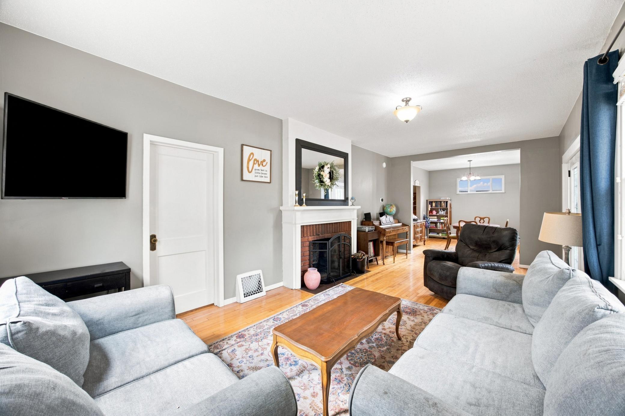 Living Room.jpg