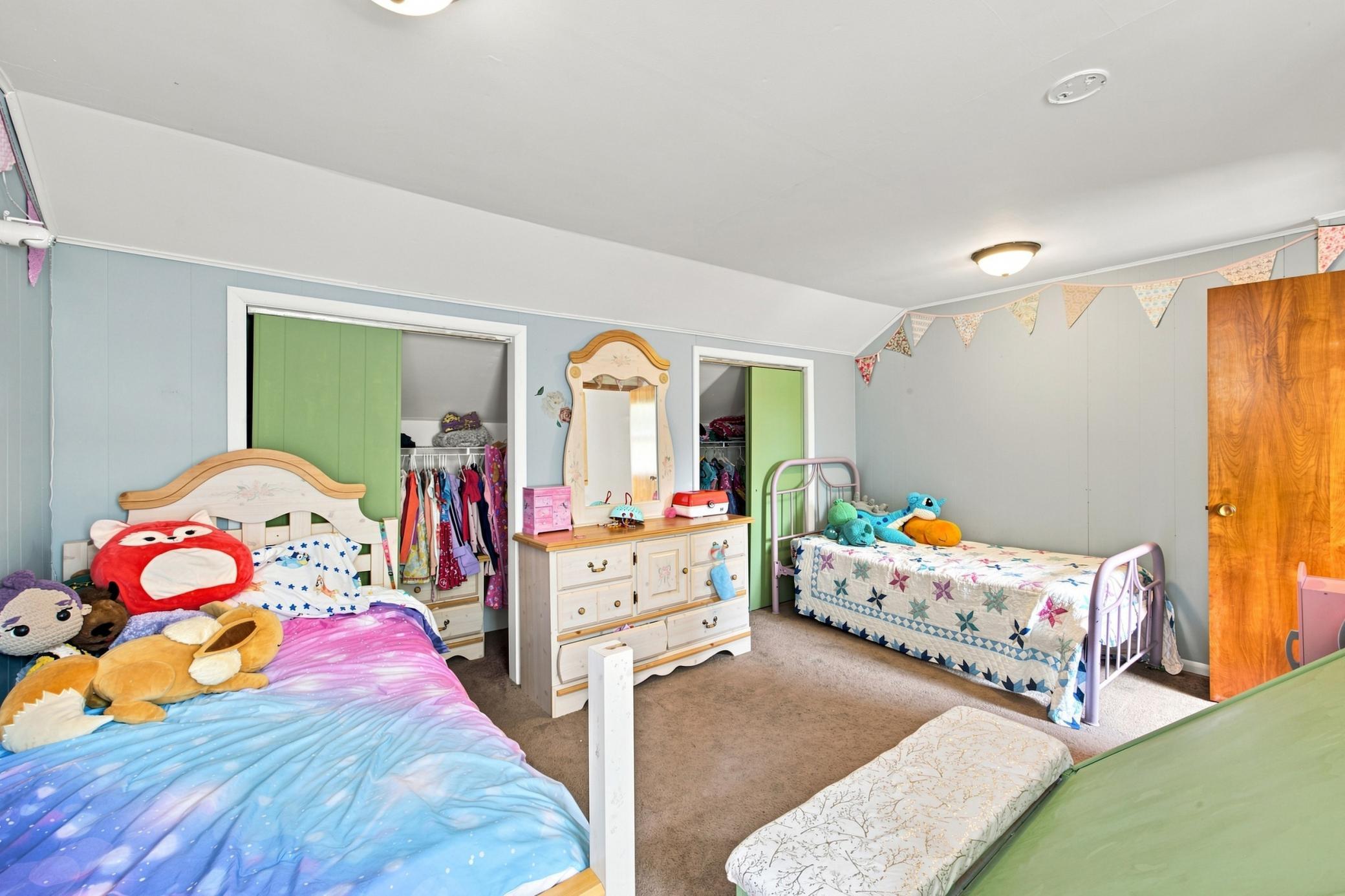 Upper Bed 2.jpg