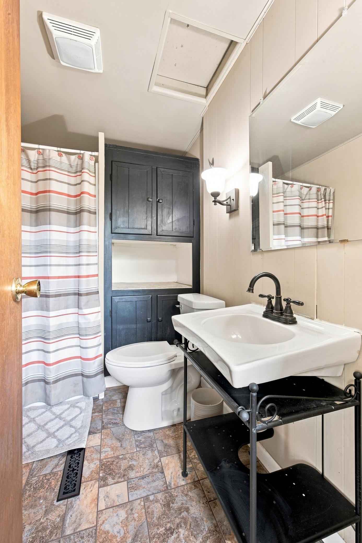 Upper 3/4 Bath 2