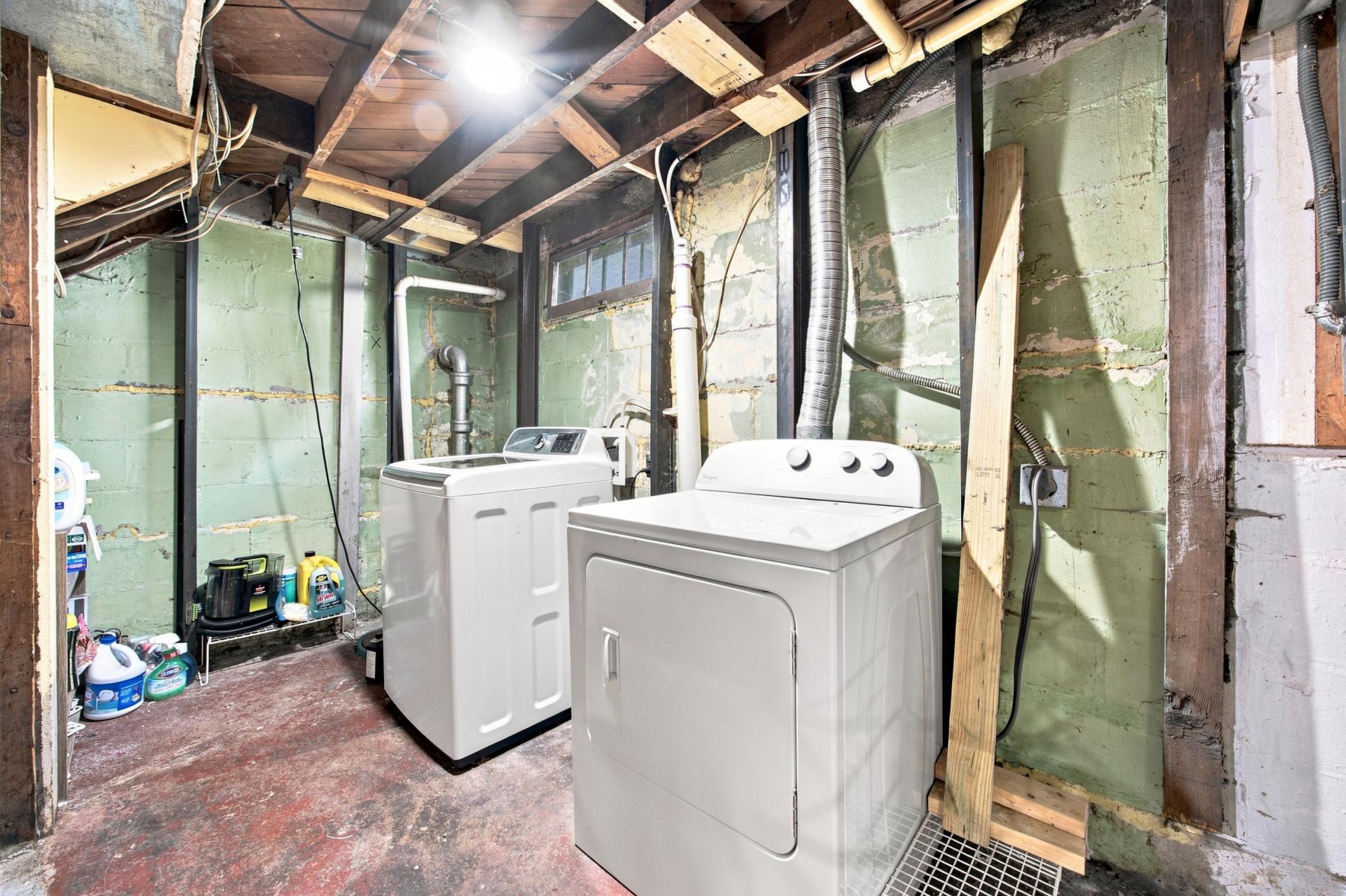 Bsmt Laundry.jpg