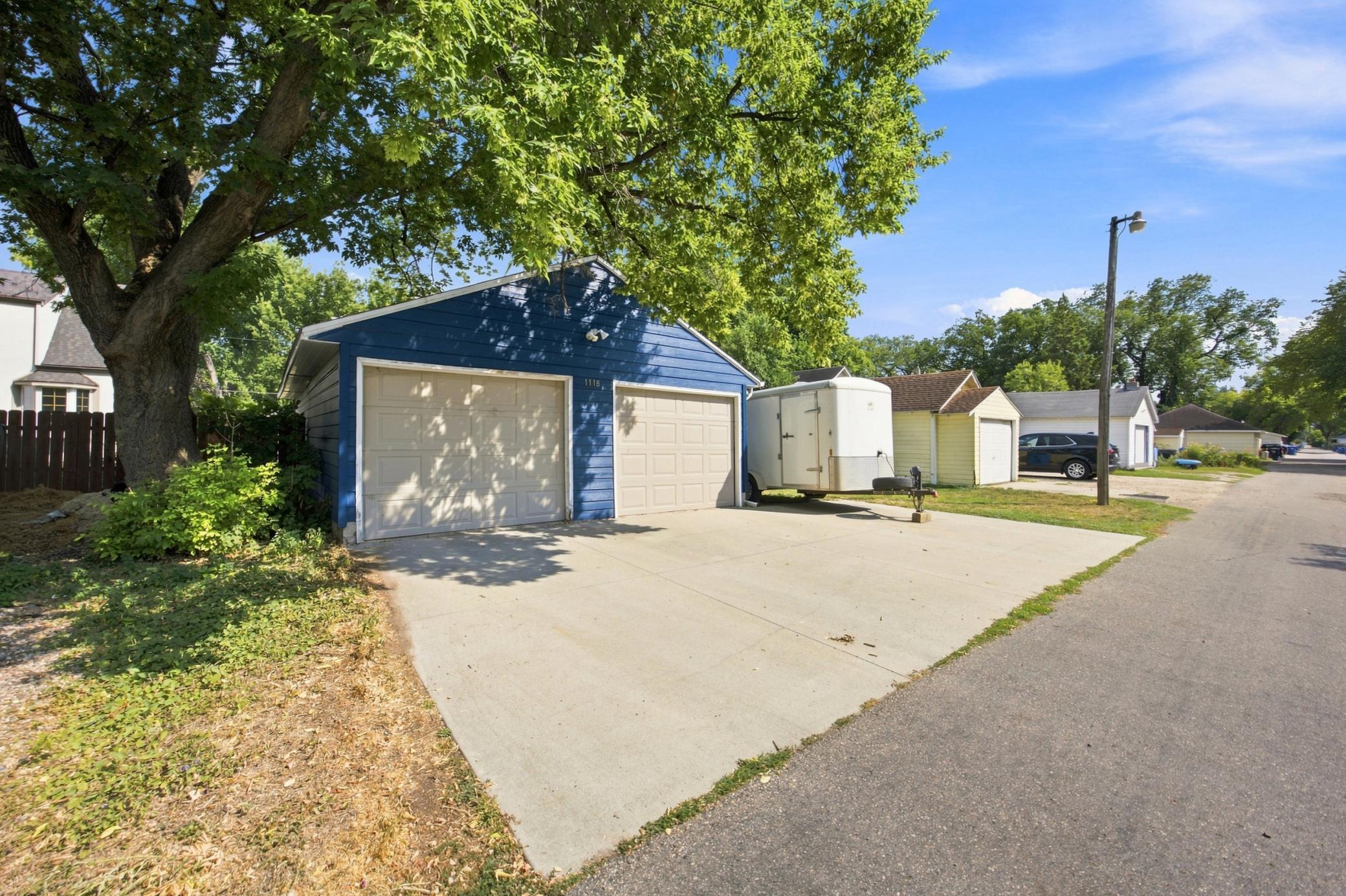 Detached Garage to Alley.jpg