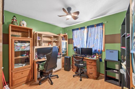16_8571_240th16_mls.jpg