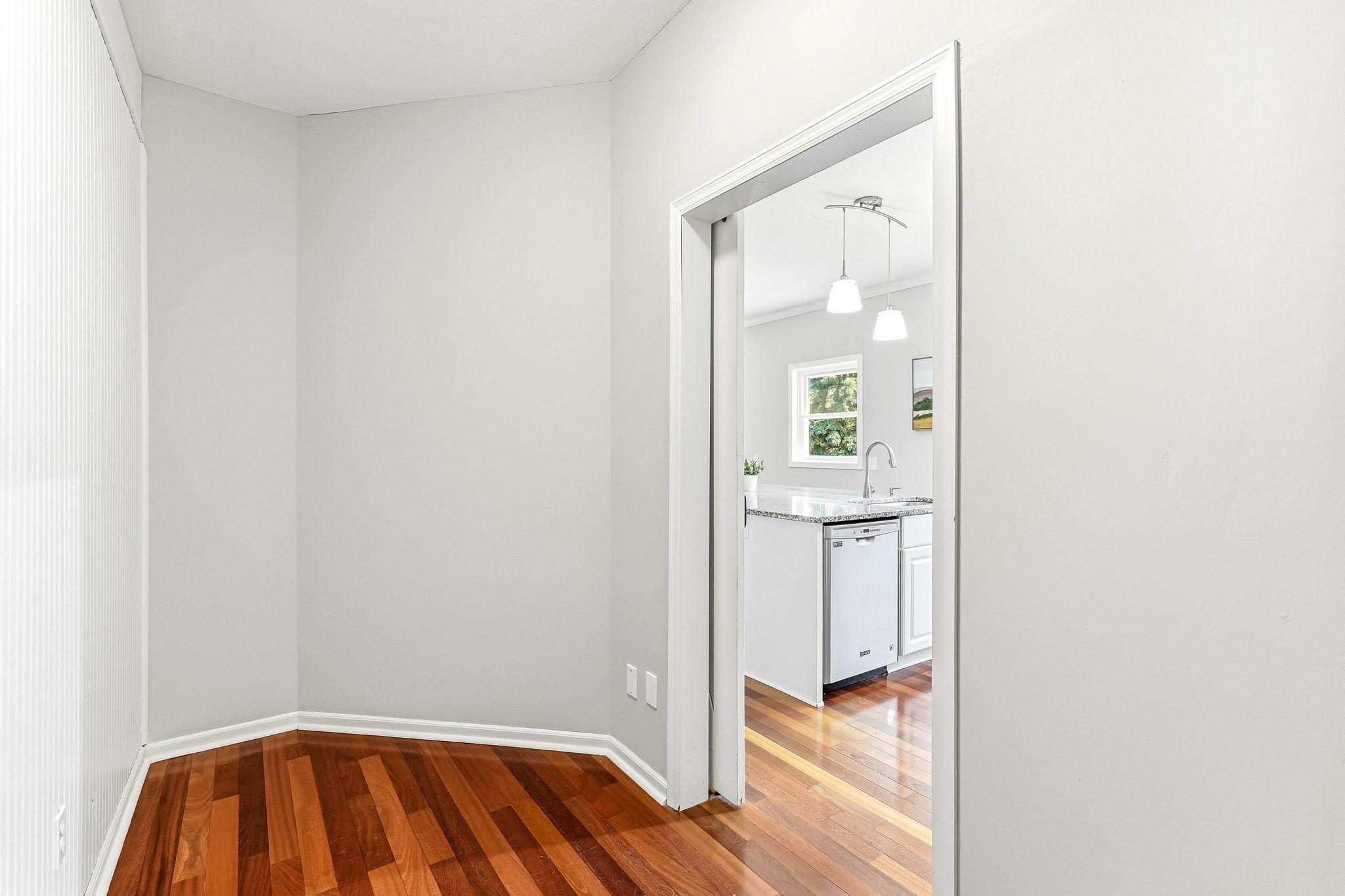 18-web-or-mls-8848-Everest-Ln-18.jpg
