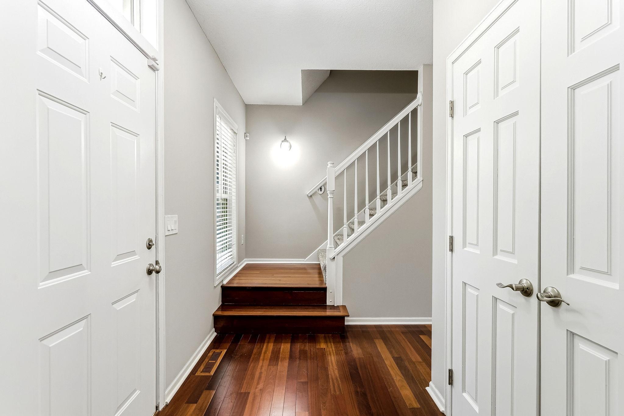 5-web-or-mls-8848-Everest-Ln-05.jpg