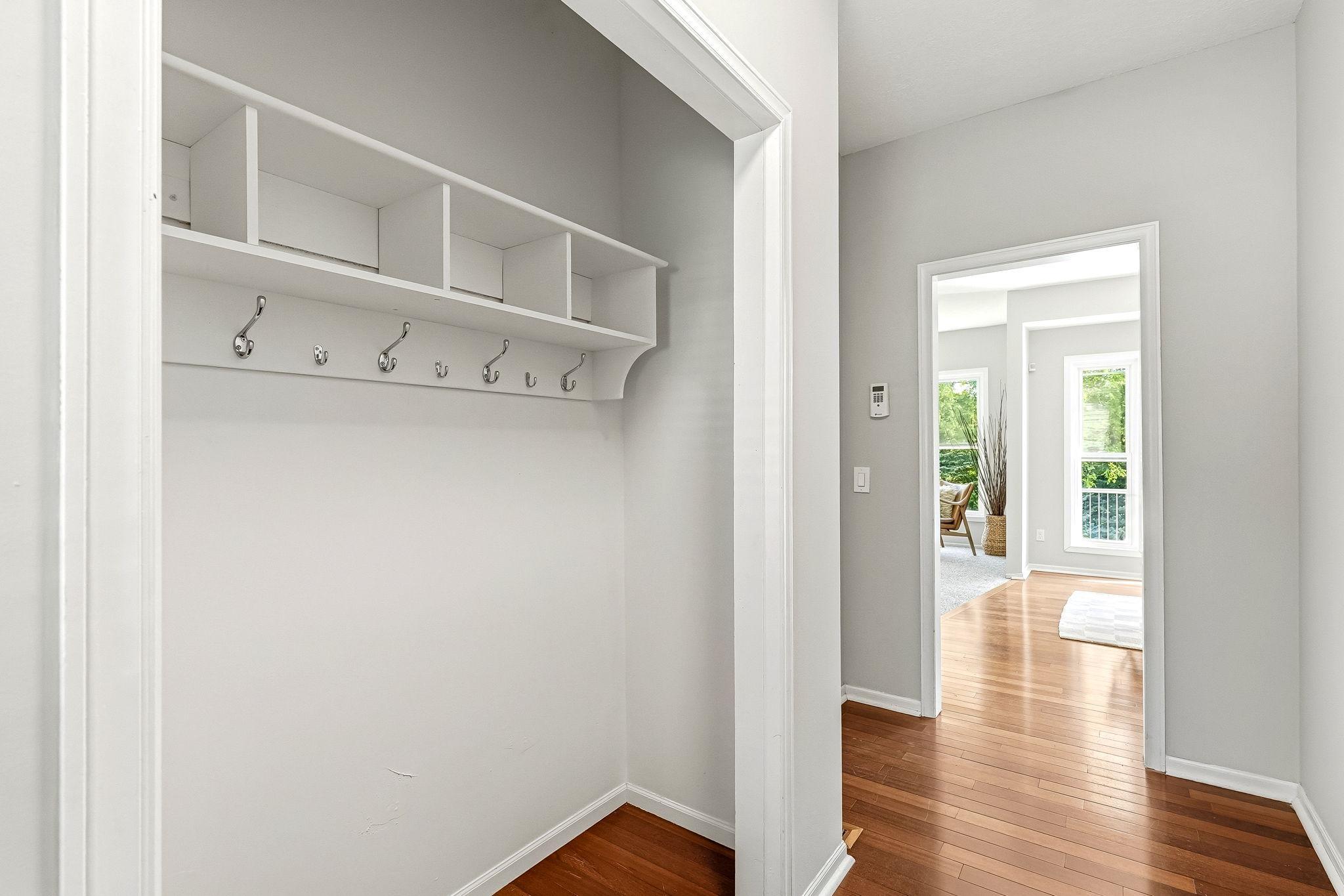 8-web-or-mls-8848-Everest-Ln-08.jpg