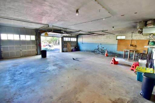 Attached 6 Car Garage