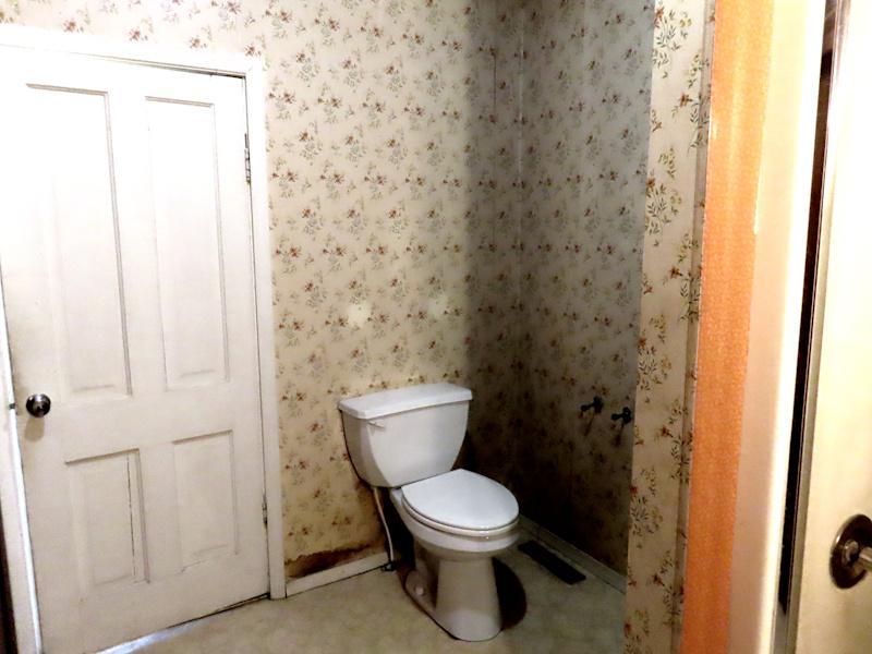 301 bahtroom stool area.jpg