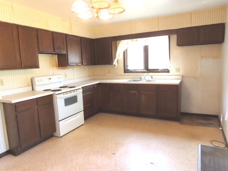 301 kitchen.jpg