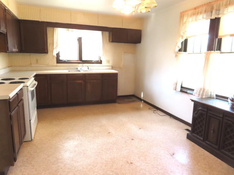 301 kitchen 2.jpg