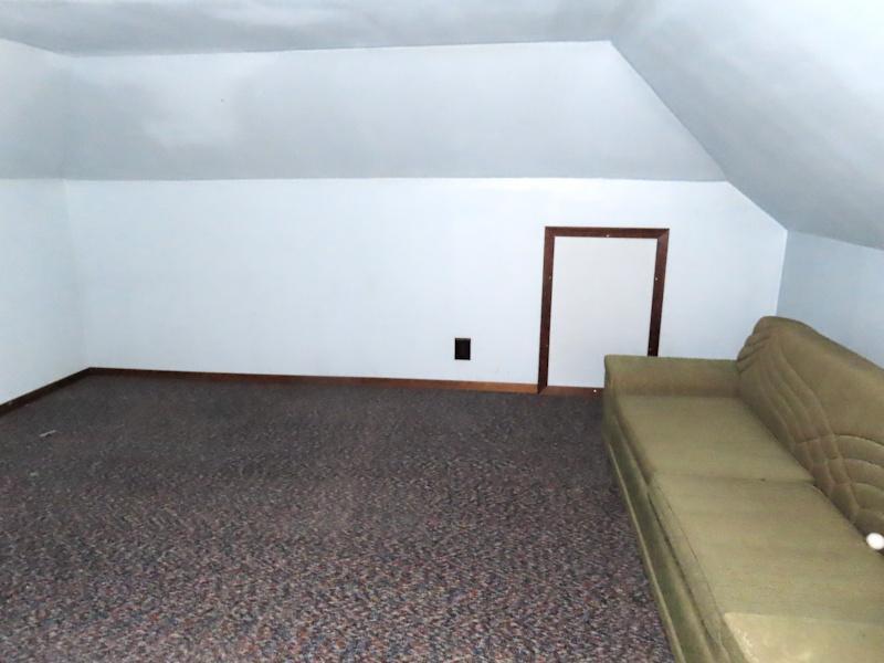 301 upstairs bonus area.jpg