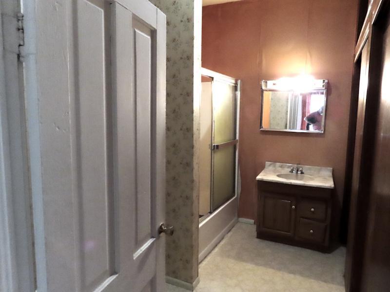 301 bathroom vanity tub area.jpg
