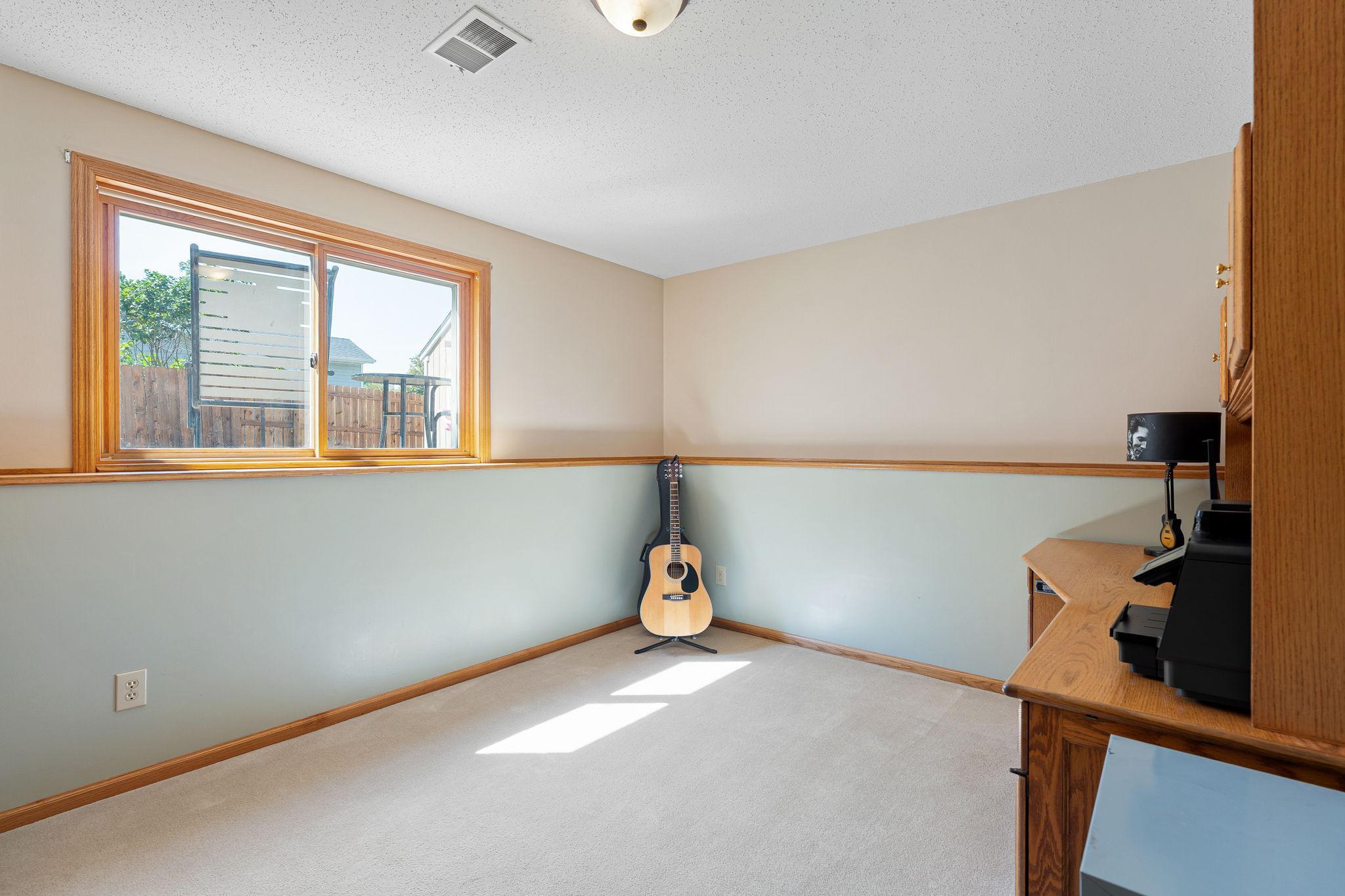 40-web-or-mls-1939-greenwood-dr.jpg