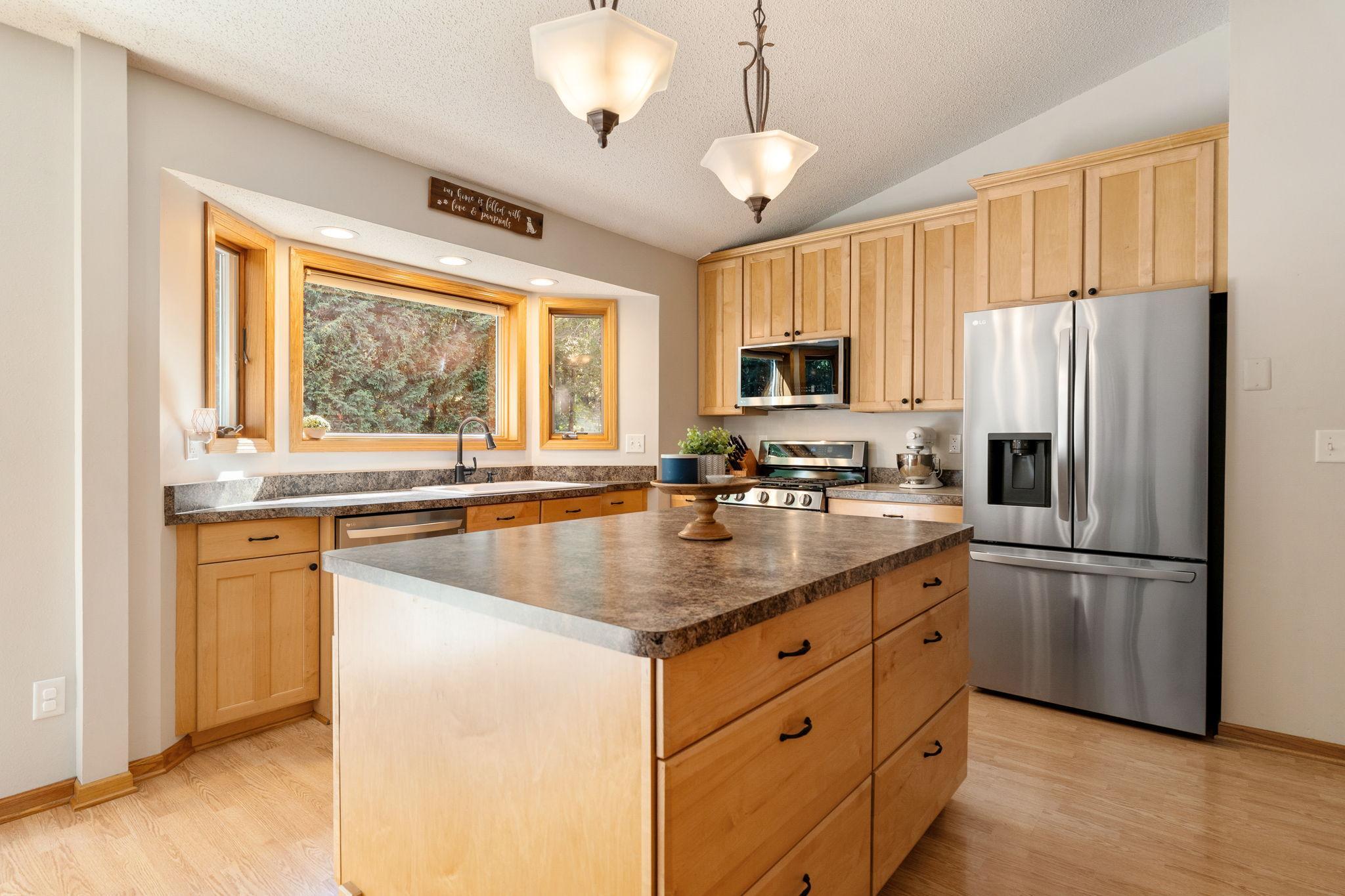 5-web-or-mls-1939-greenwood-dr.jpg