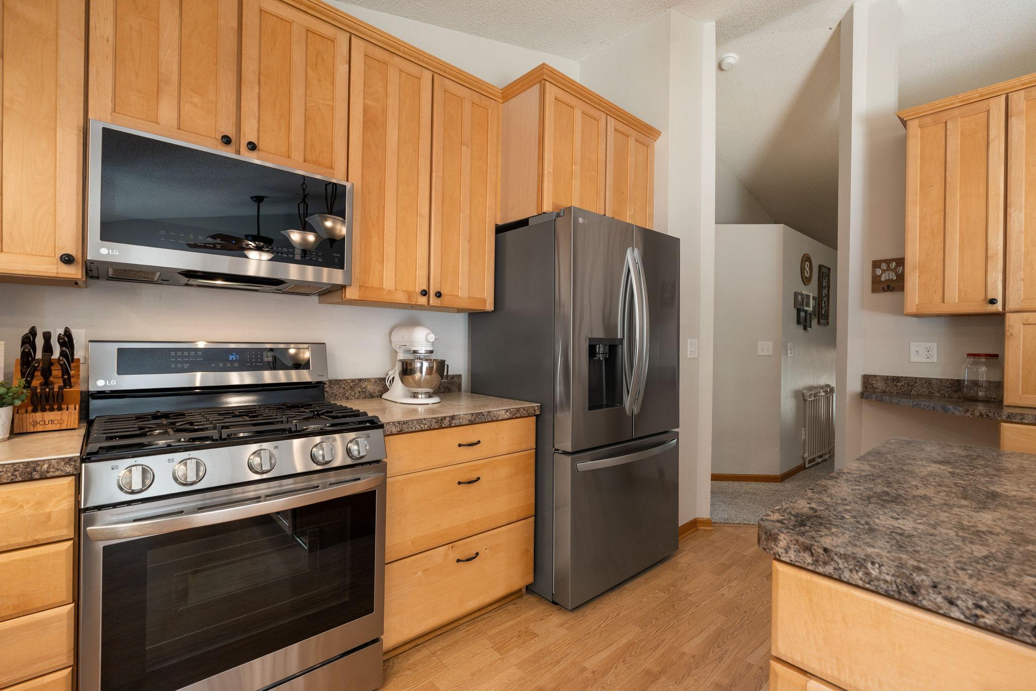 11-web-or-mls-1939-greenwood-dr.jpg