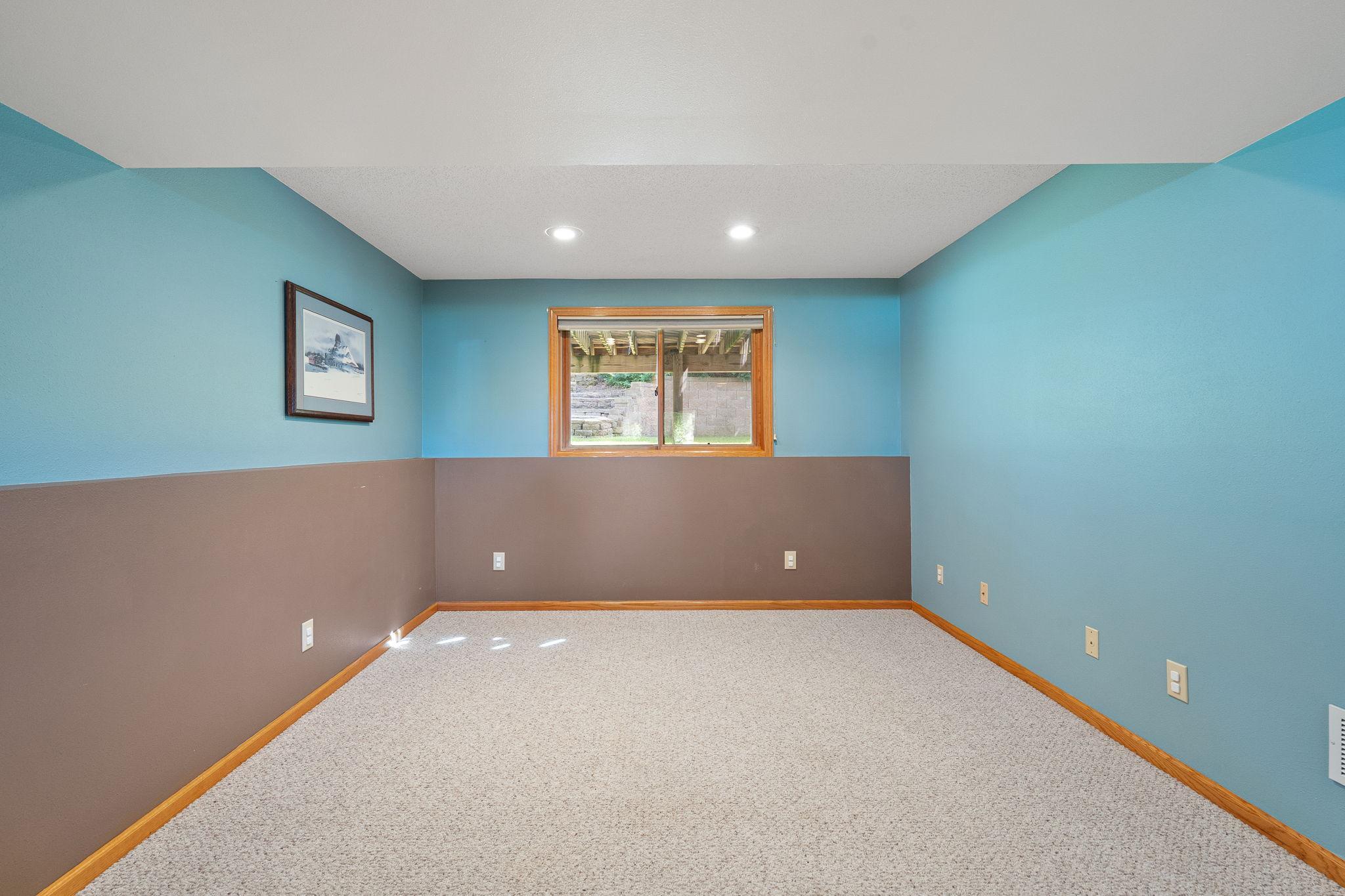 36-web-or-mls-1939-greenwood-dr.jpg