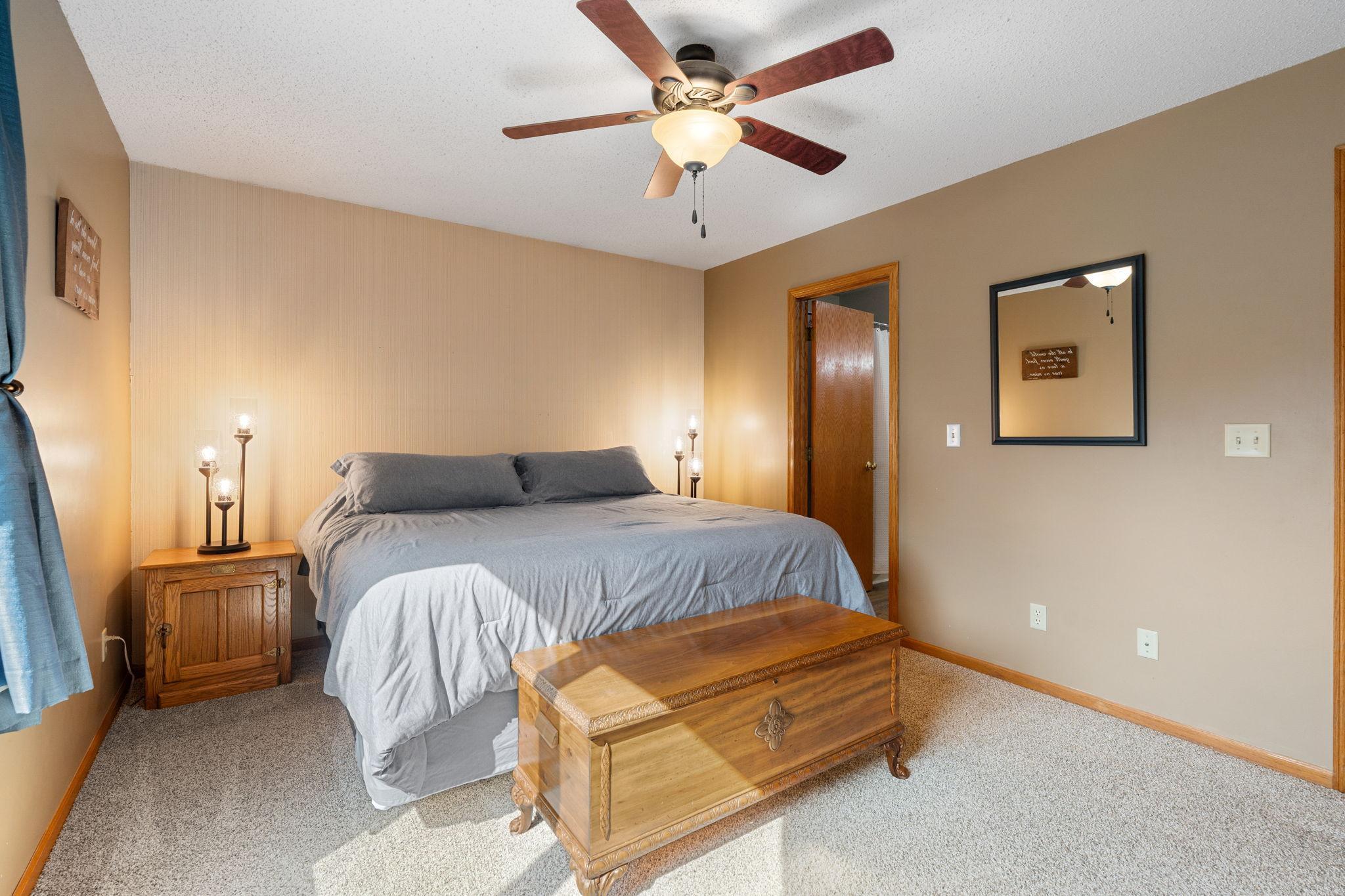 23-web-or-mls-1939-greenwood-dr.jpg