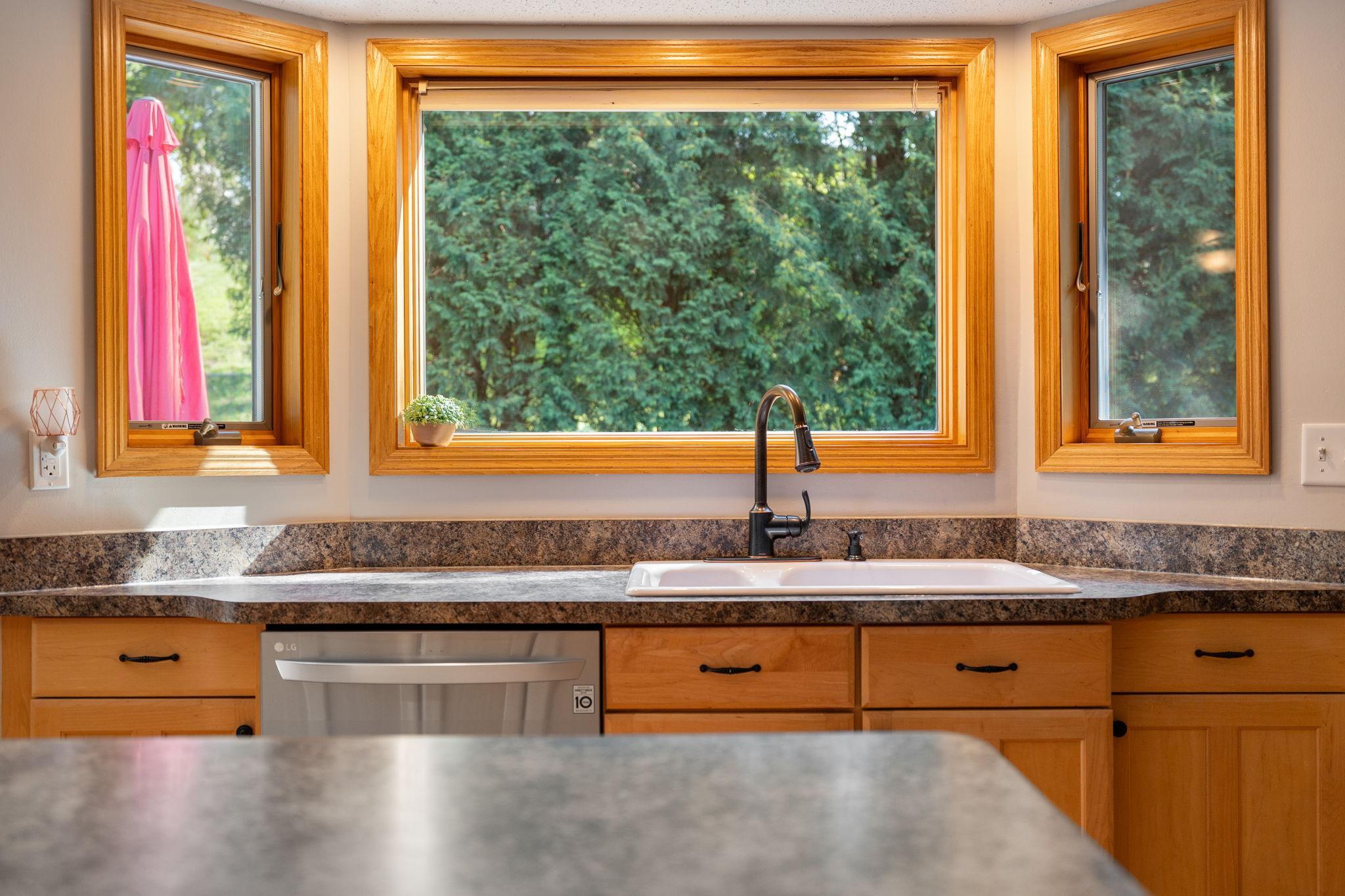6-web-or-mls-1939-greenwood-dr.jpg