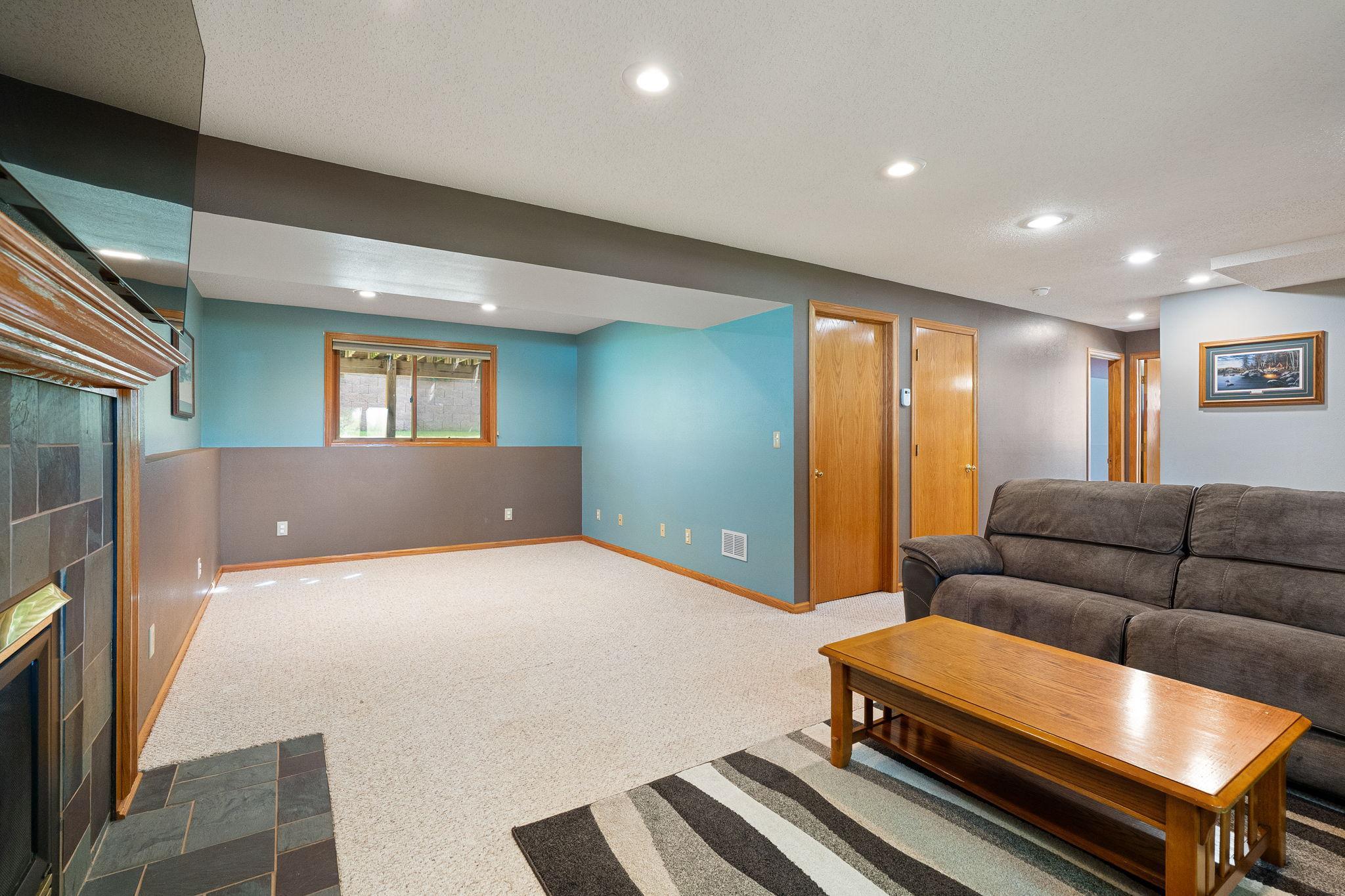 32-web-or-mls-1939-greenwood-dr.jpg