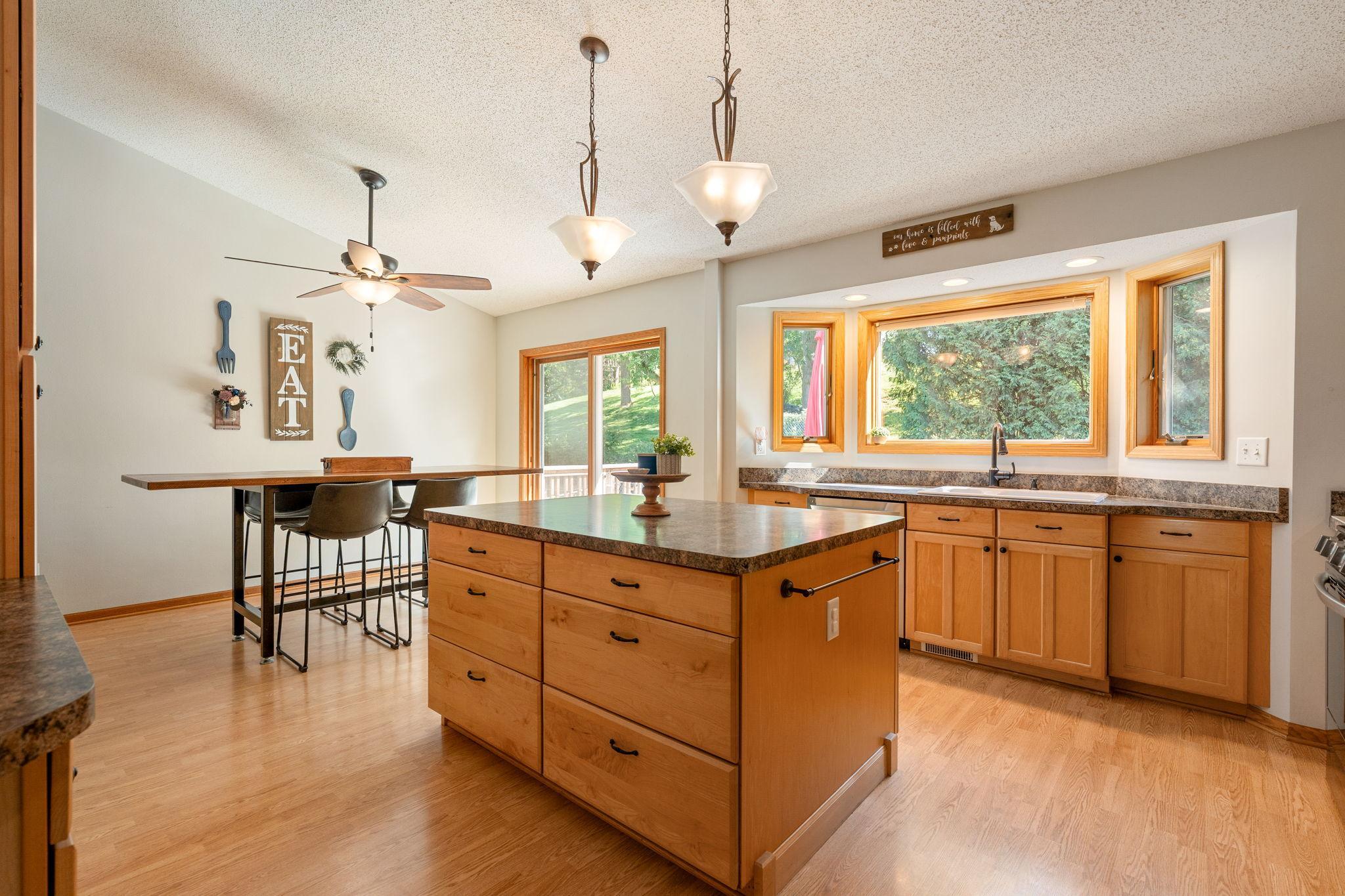 14-web-or-mls-1939-greenwood-dr.jpg