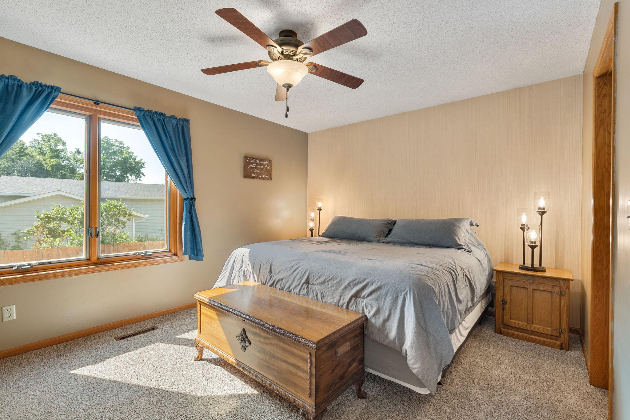 22-web-or-mls-1939-greenwood-dr.jpg