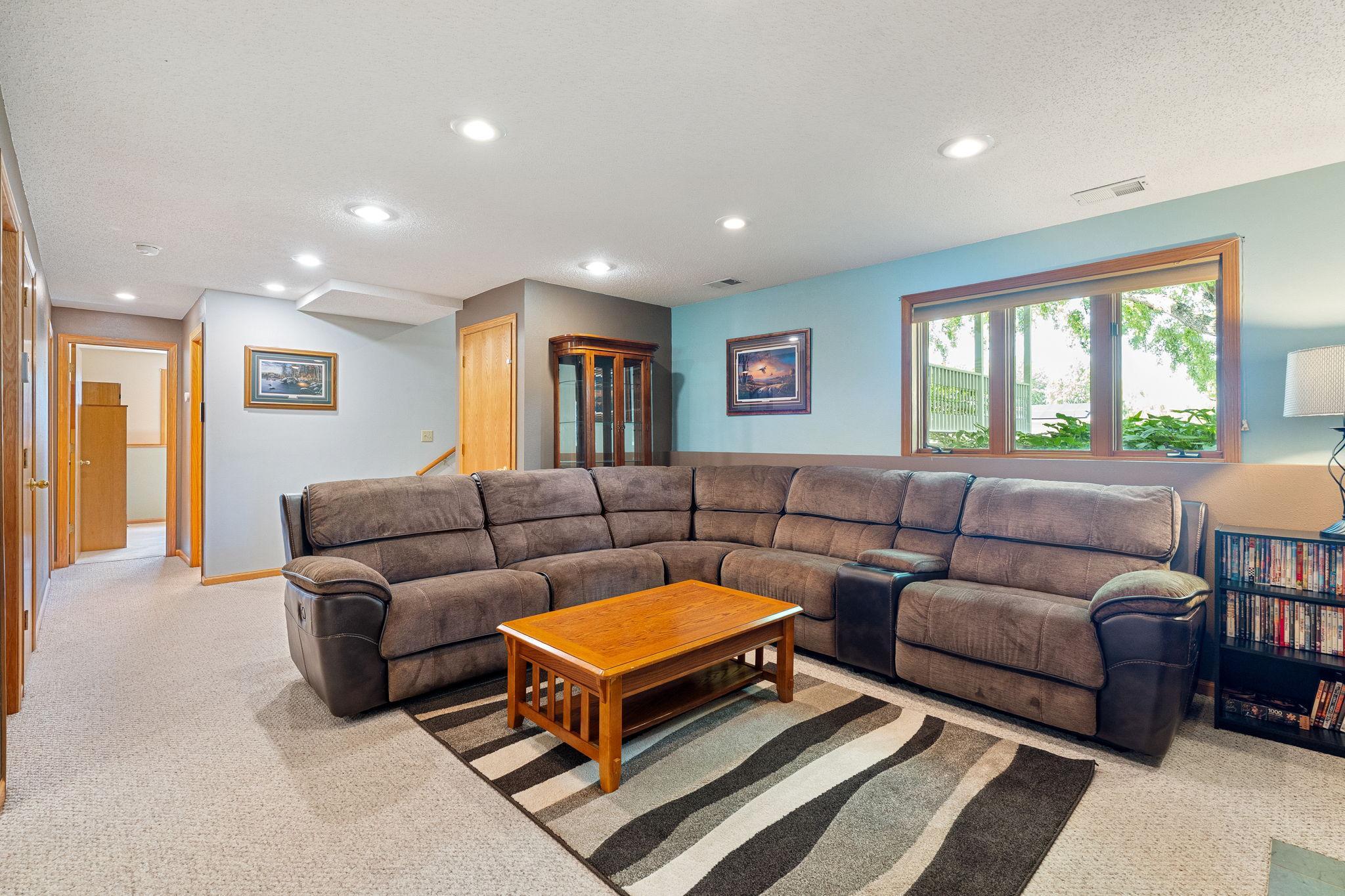 28-web-or-mls-1939-greenwood-dr.jpg