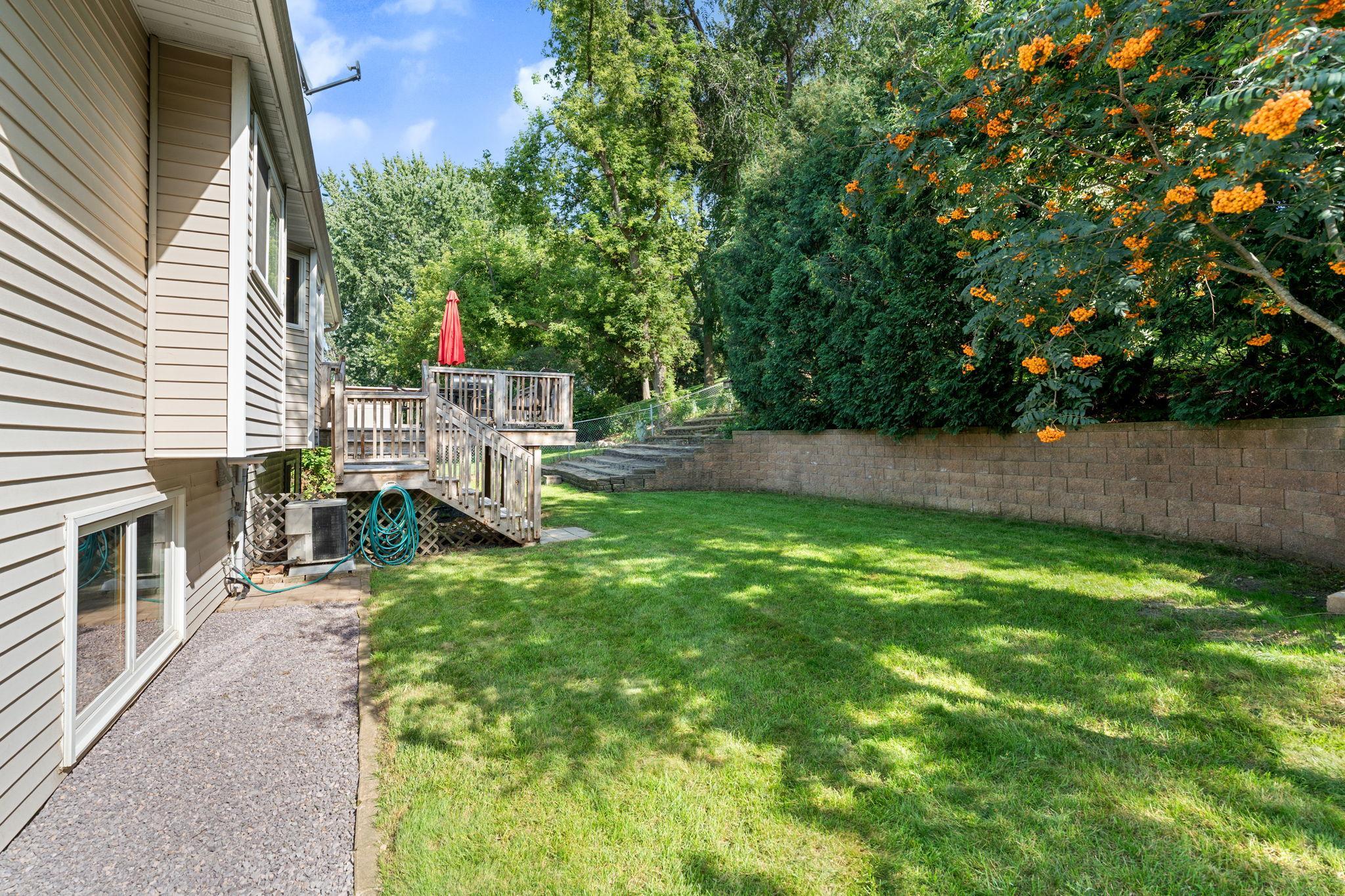 48-web-or-mls-1939-greenwood-dr.jpg