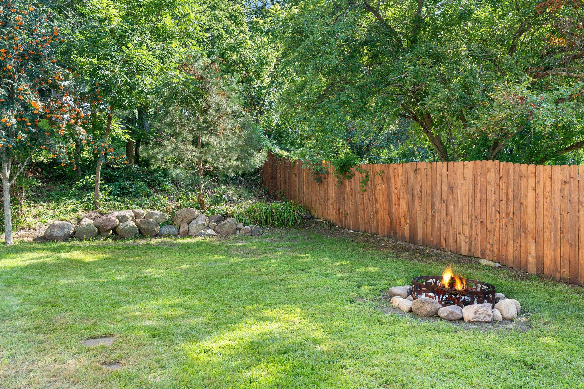 47-web-or-mls-1939-greenwood-dr.jpg
