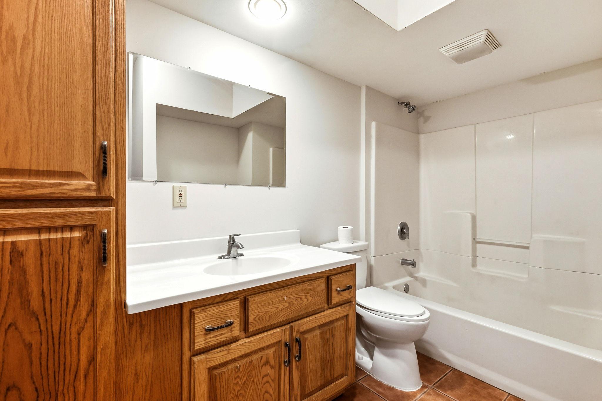 44-web-or-mls-8843-Blackoaks-Ln-N-44.jpg