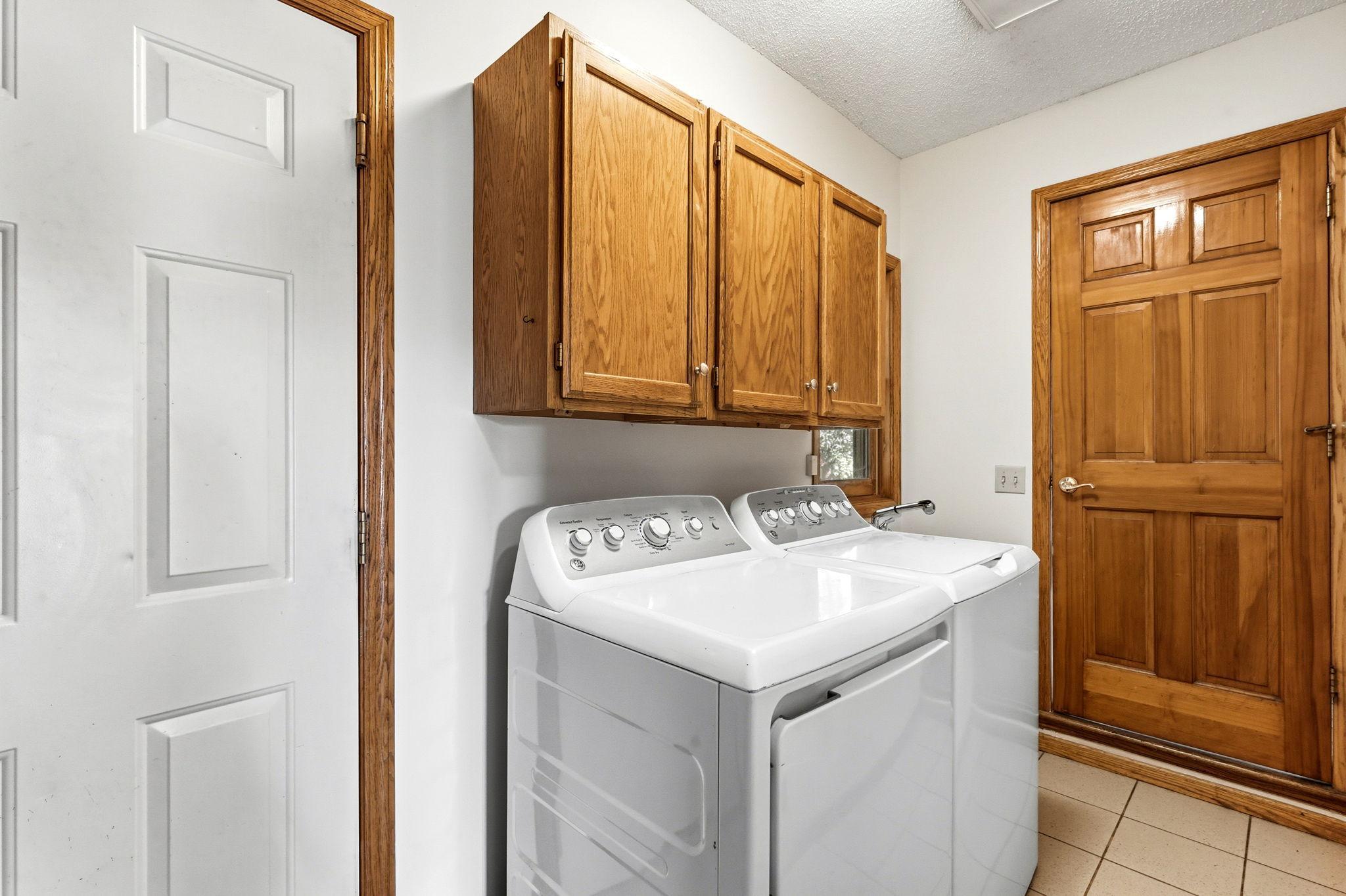 21-web-or-mls-8843-Blackoaks-Ln-N-21.jpg