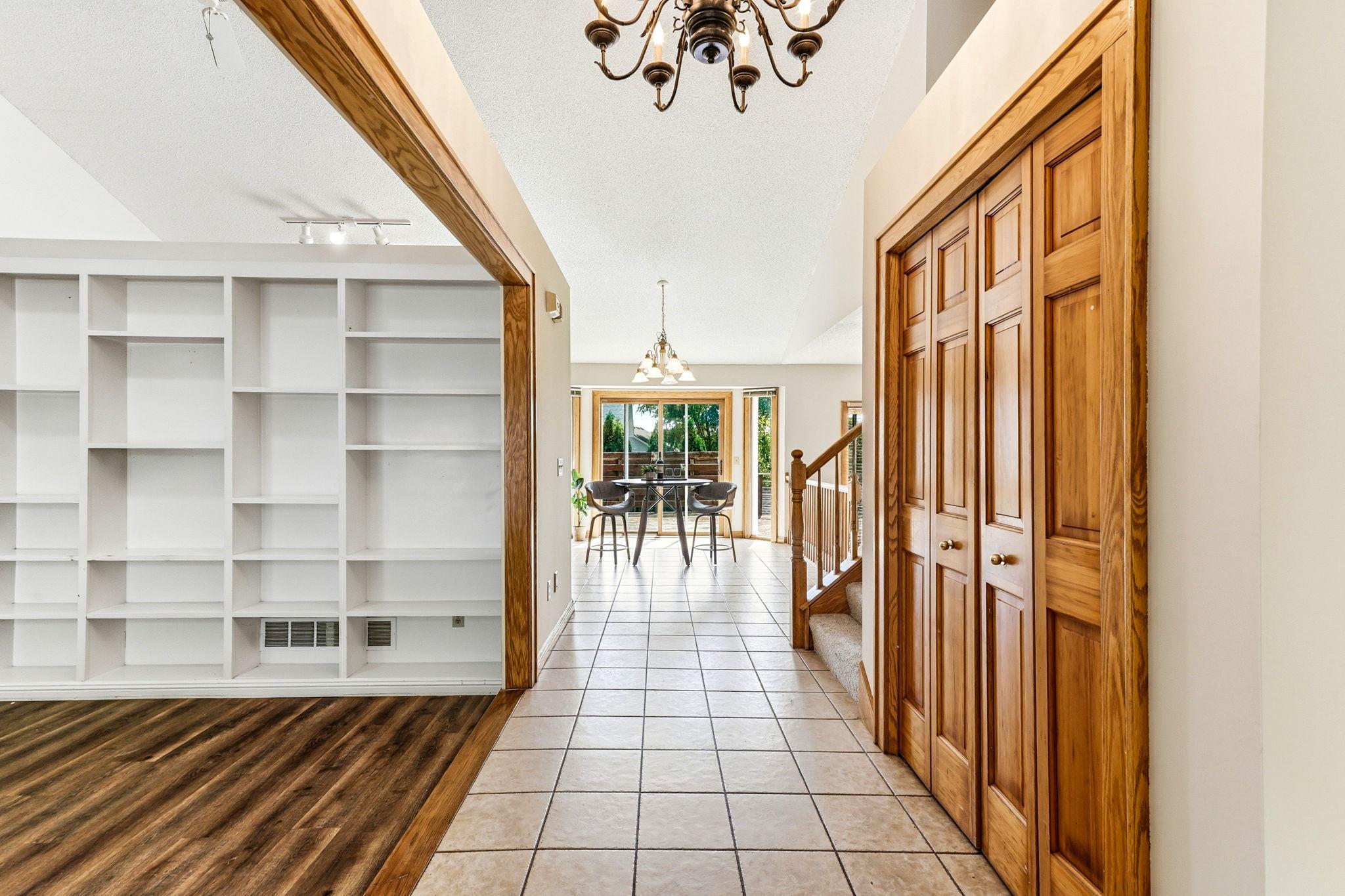 4-web-or-mls-8843-Blackoaks-Ln-N-04.jpg