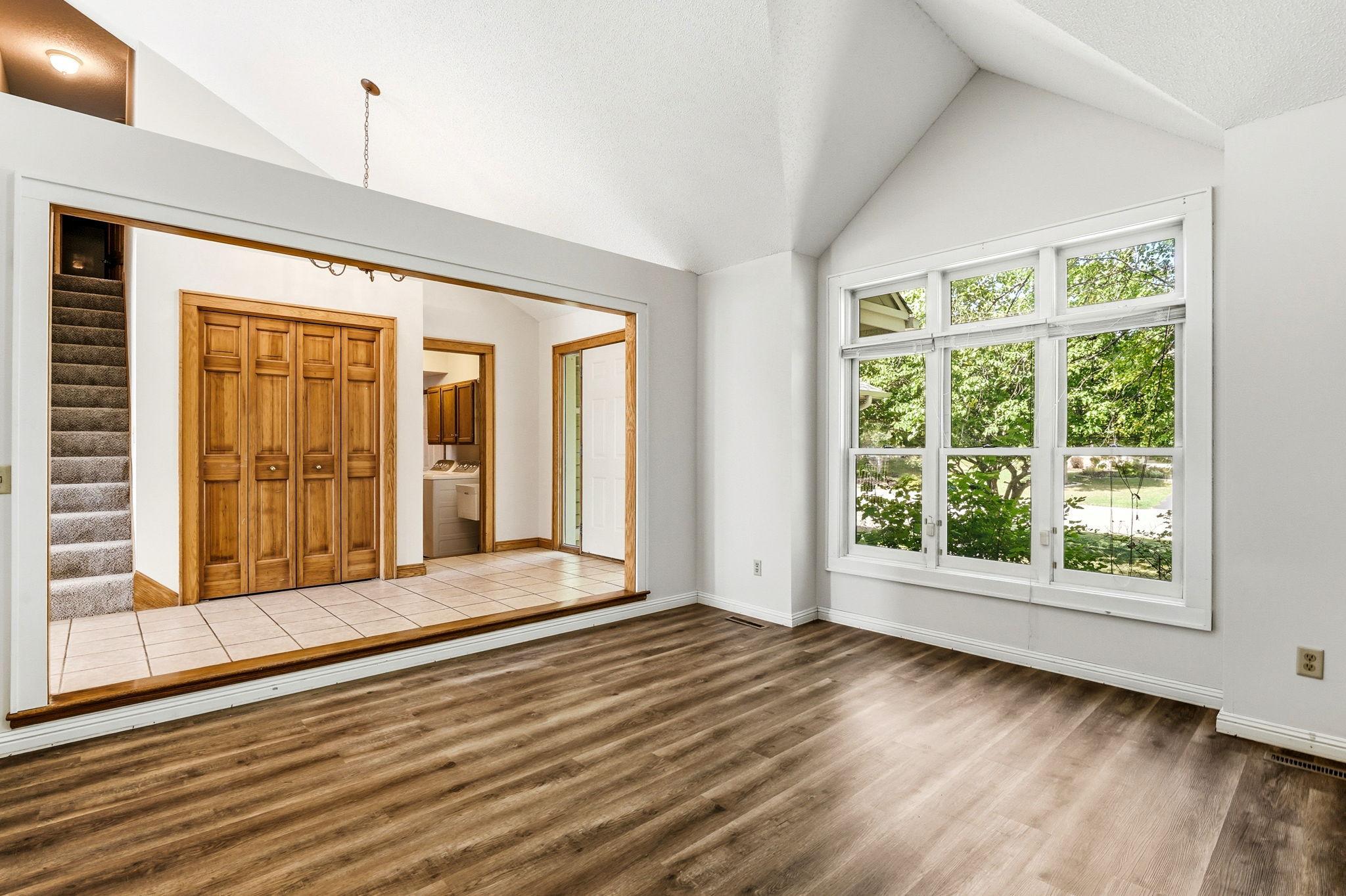 7-web-or-mls-8843-Blackoaks-Ln-N-07.jpg
