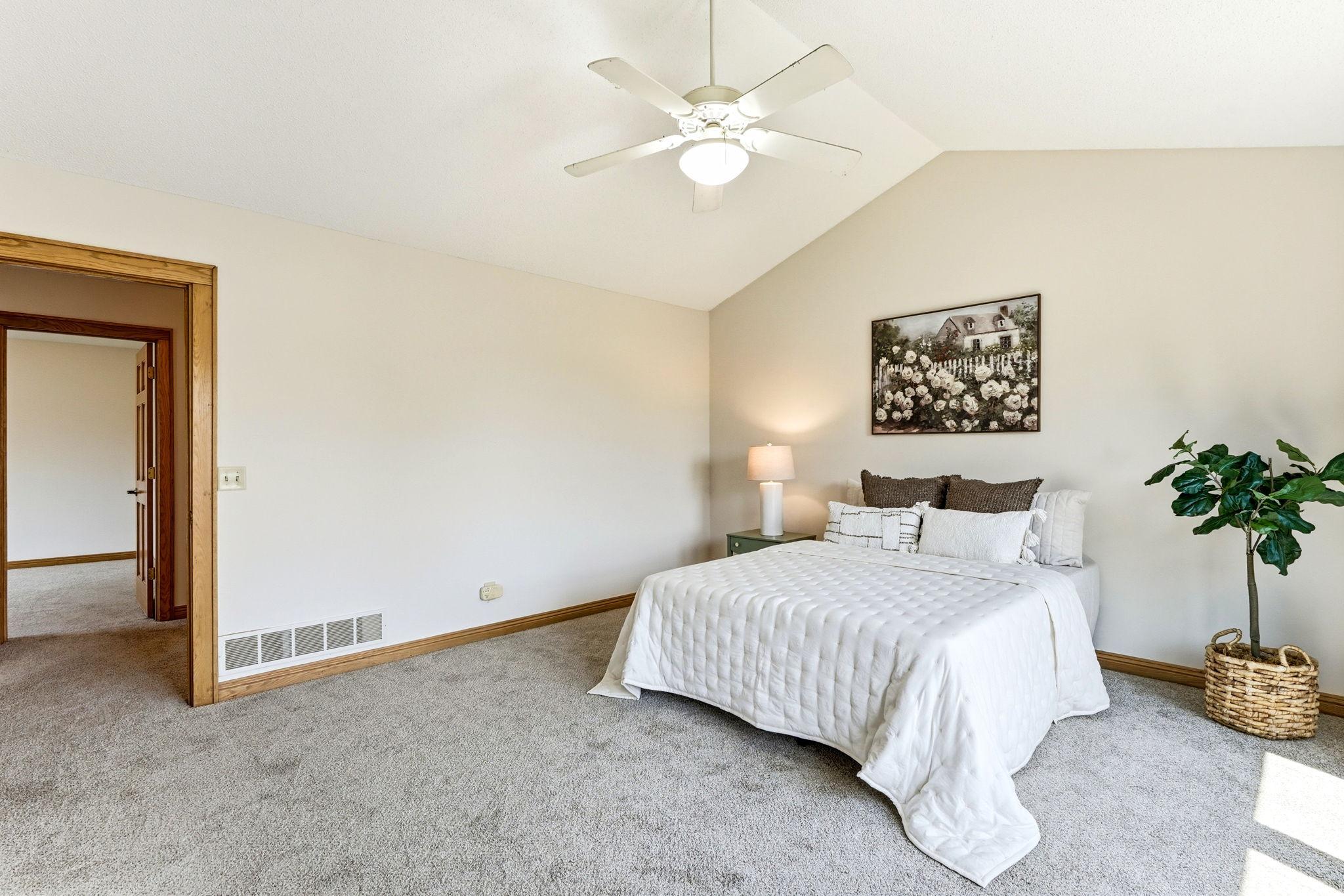 27-web-or-mls-8843-Blackoaks-Ln-N-27.jpg