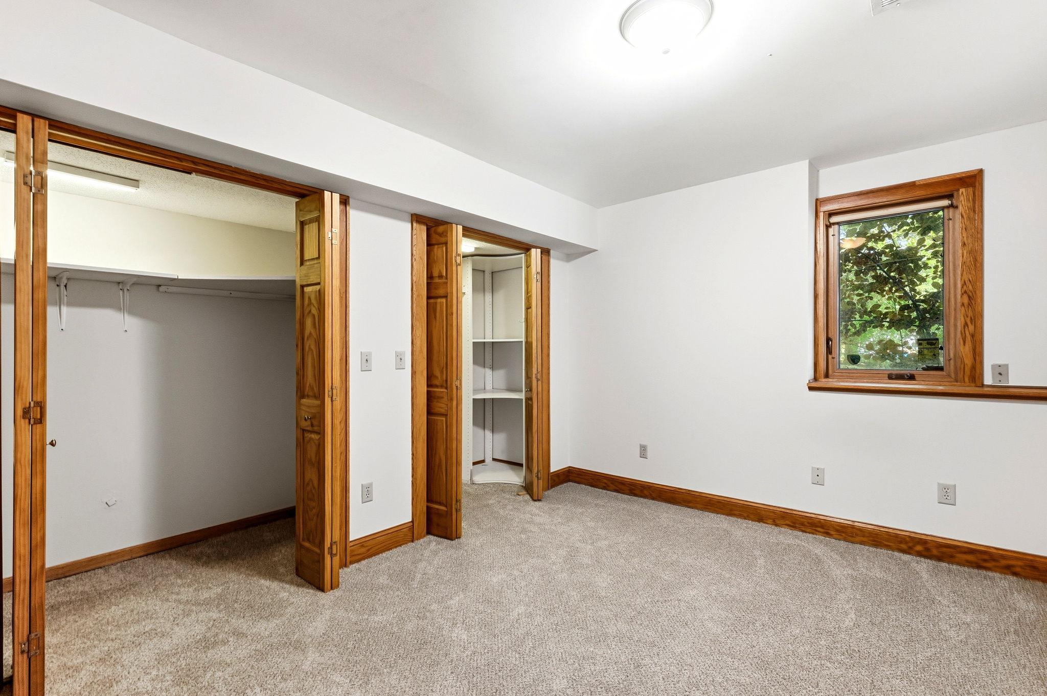 42-web-or-mls-8843-Blackoaks-Ln-N-42.jpg